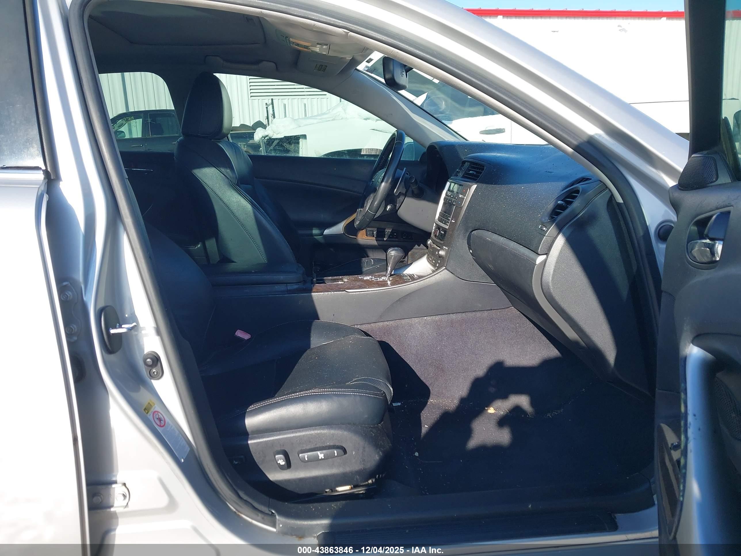 LEXUS IS image 5