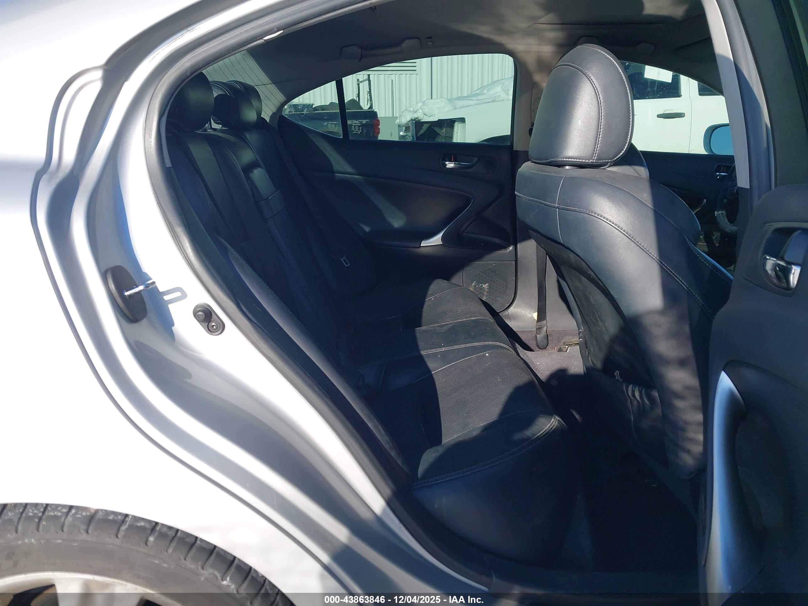 LEXUS IS image 8