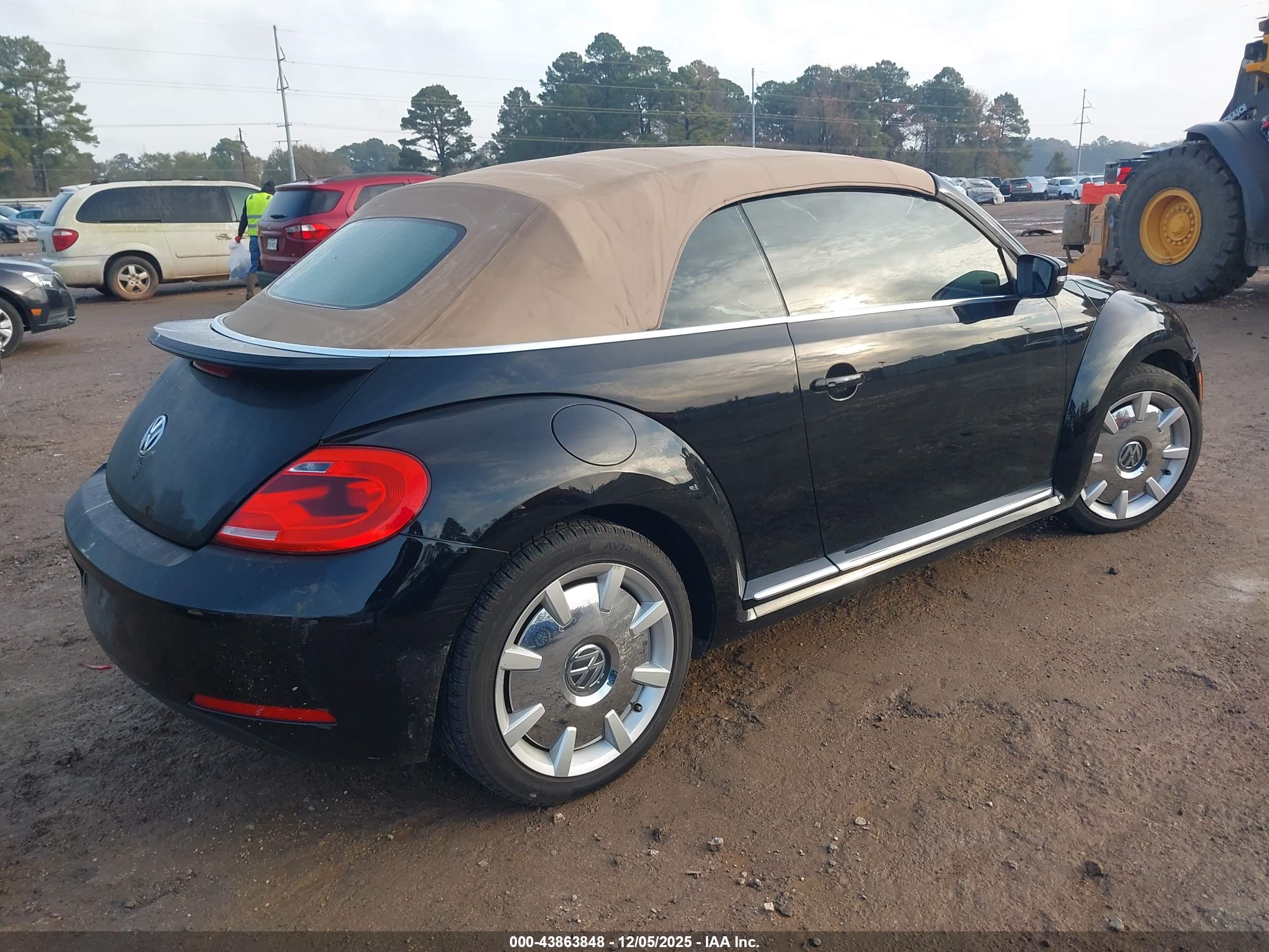 VOLKSWAGEN BEETLE image 4