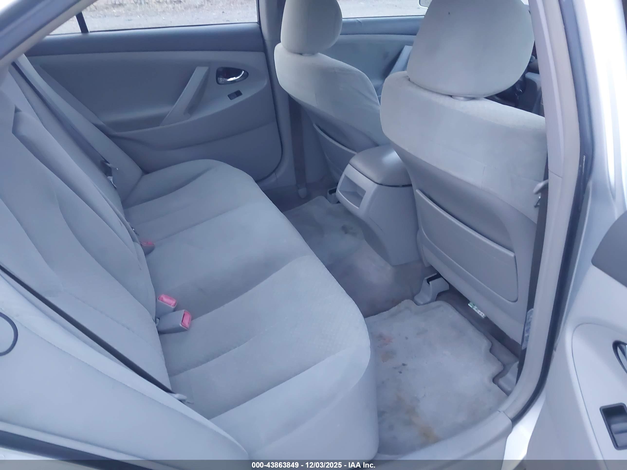 TOYOTA CAMRY image 8