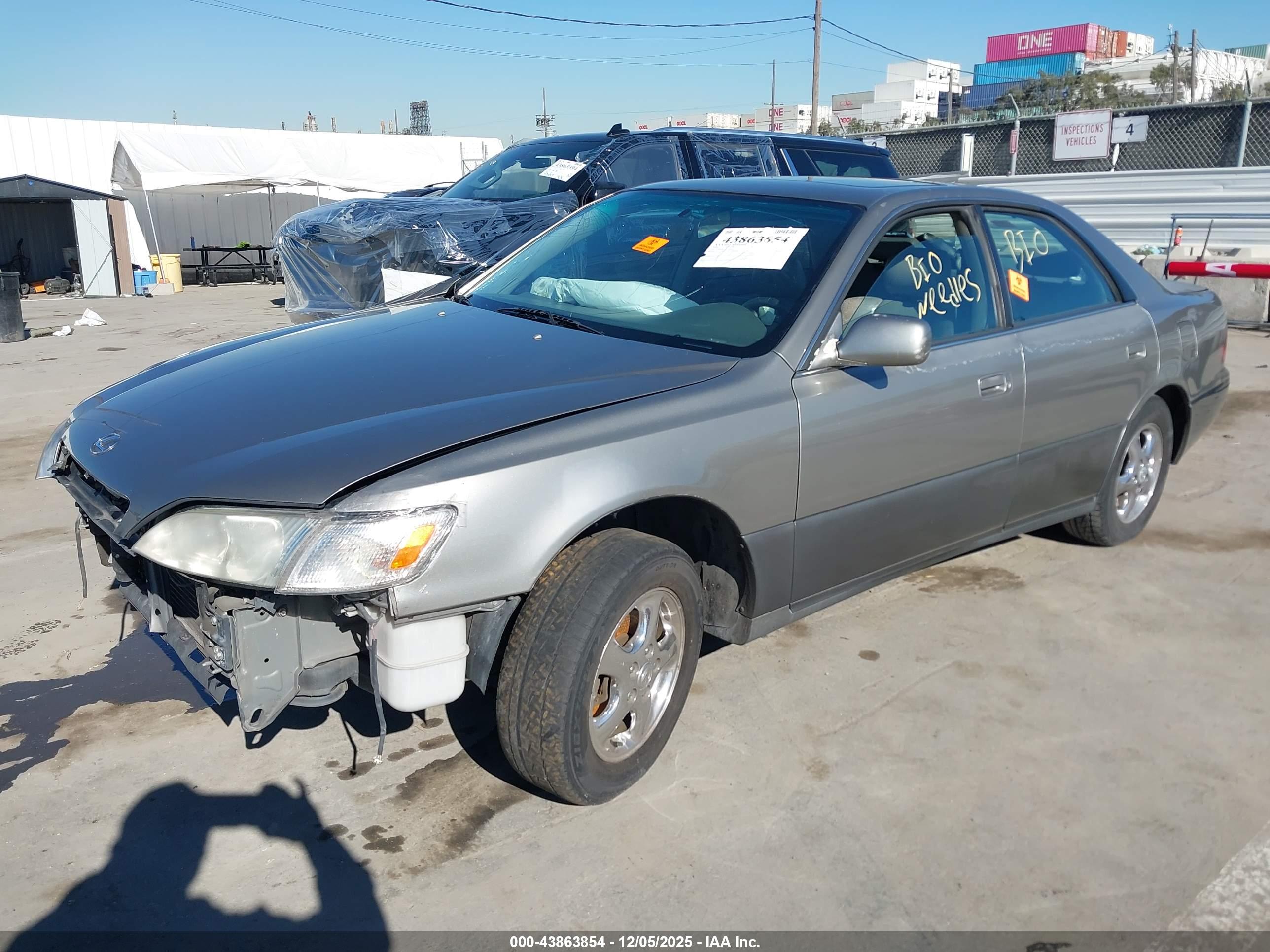 LEXUS ES image 2
