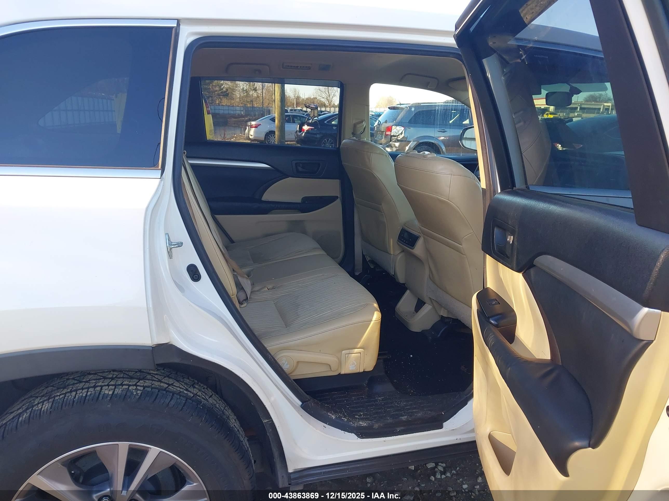 TOYOTA HIGHLANDER image 8