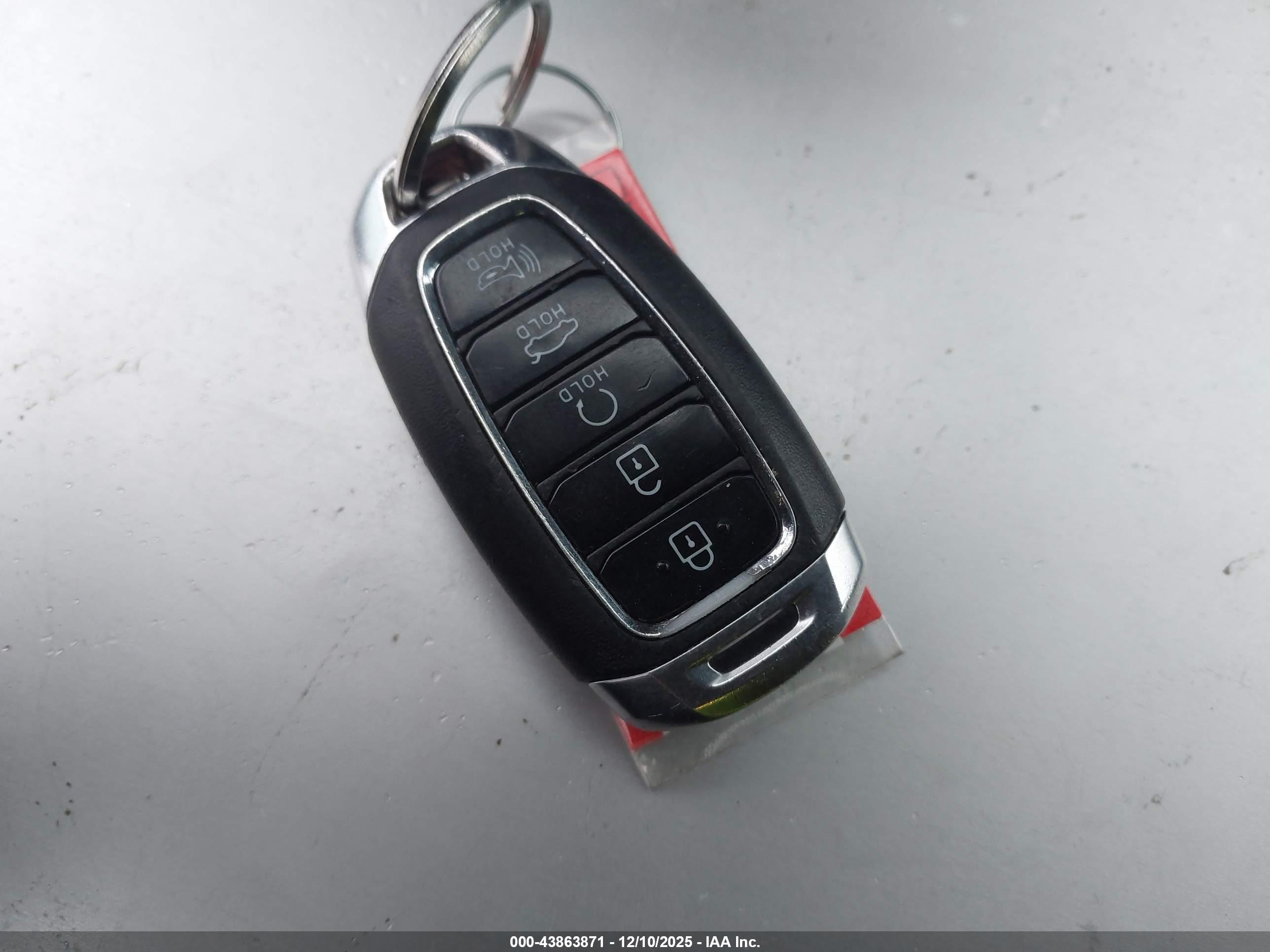HYUNDAI ELANTRA image 11