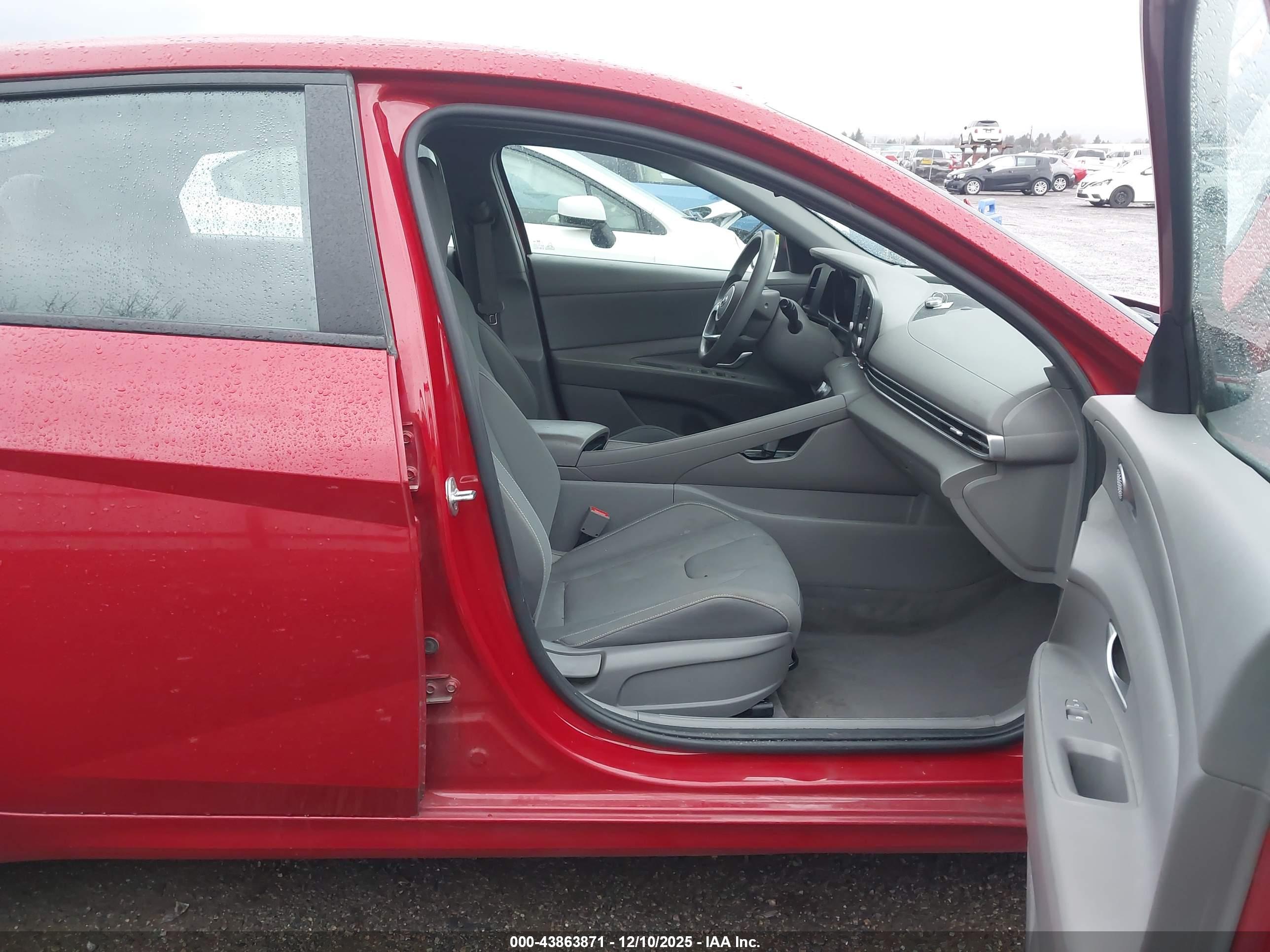 HYUNDAI ELANTRA image 5