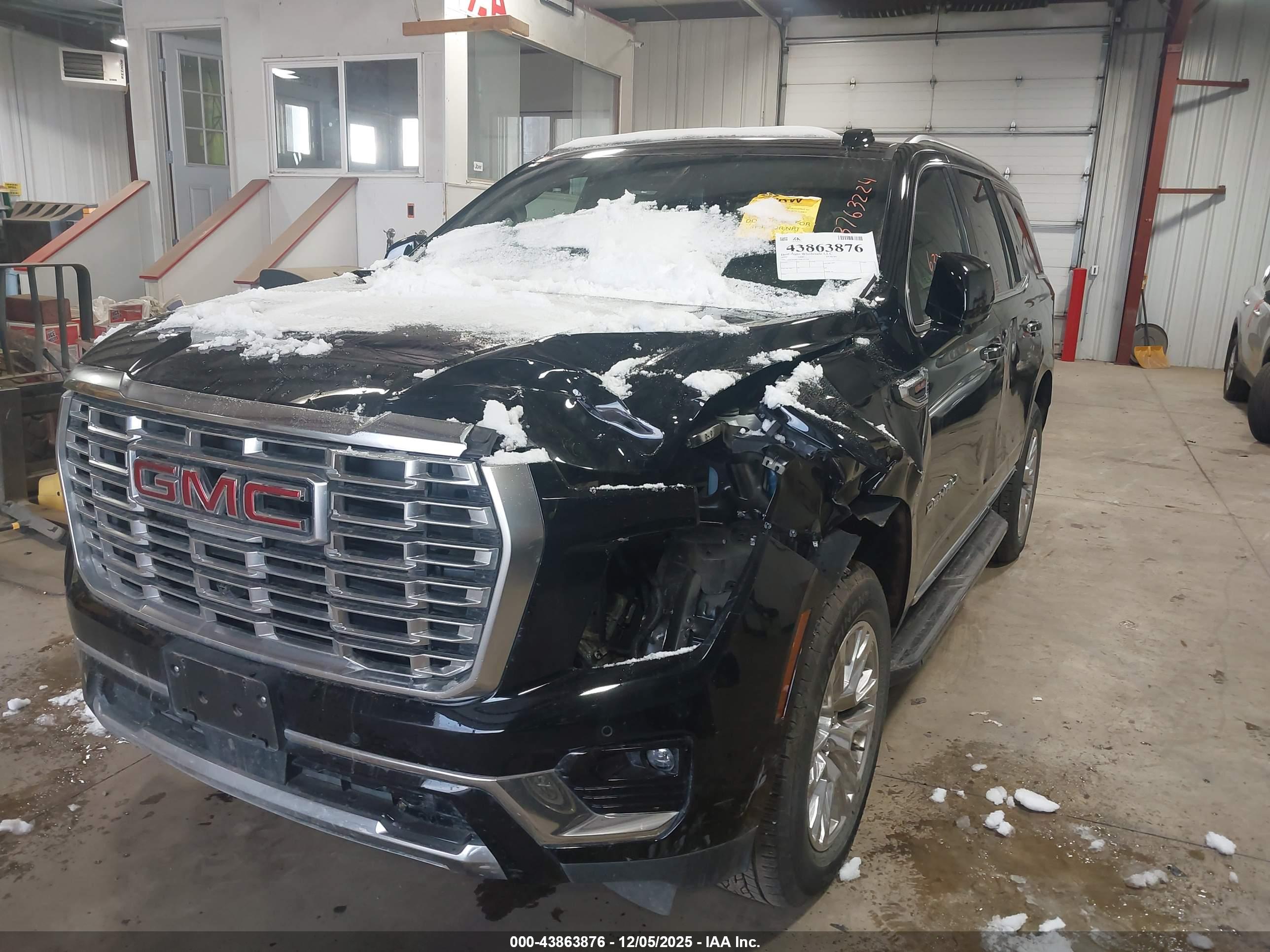 GMC YUKON image 2