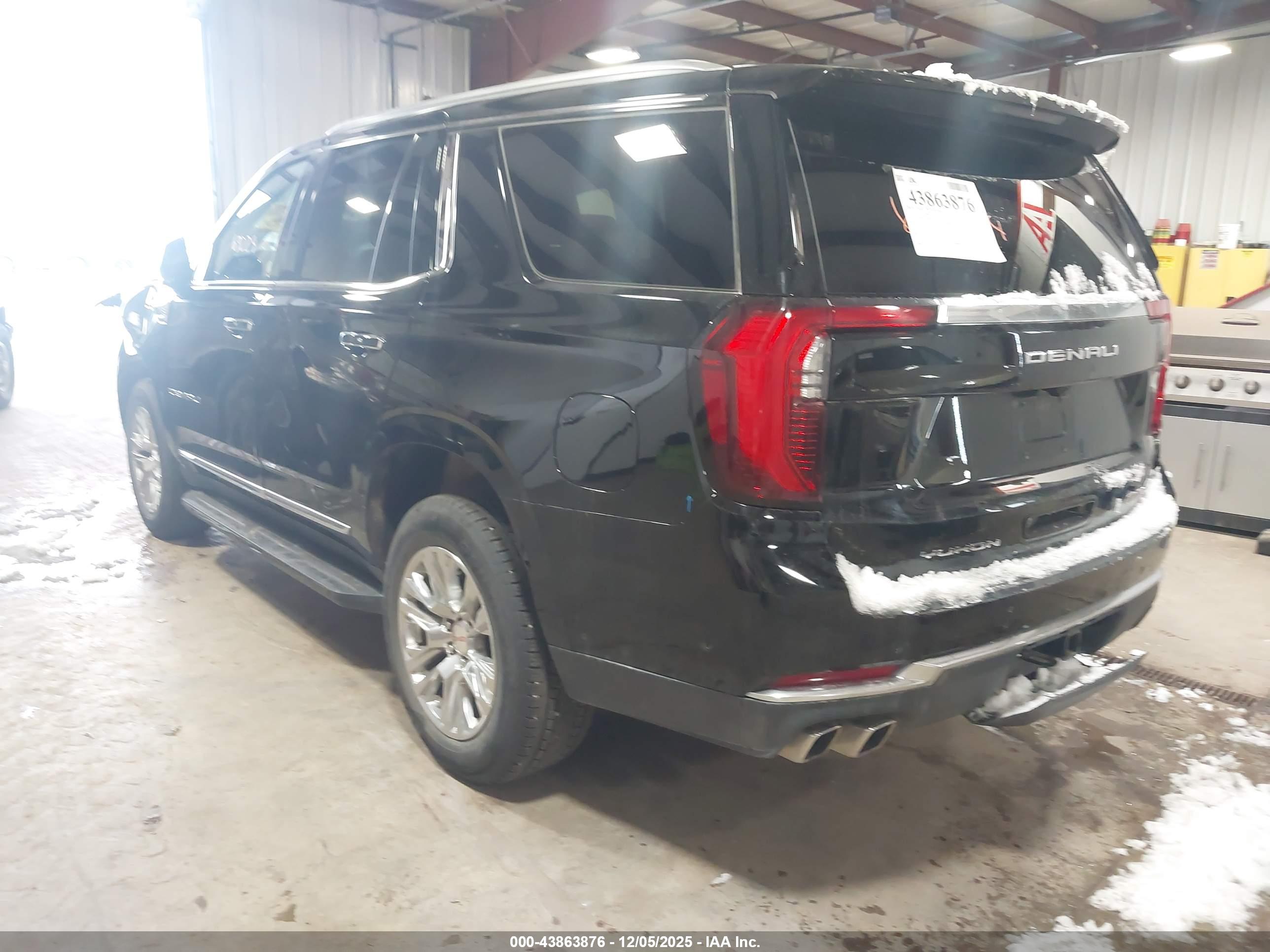 GMC YUKON image 3