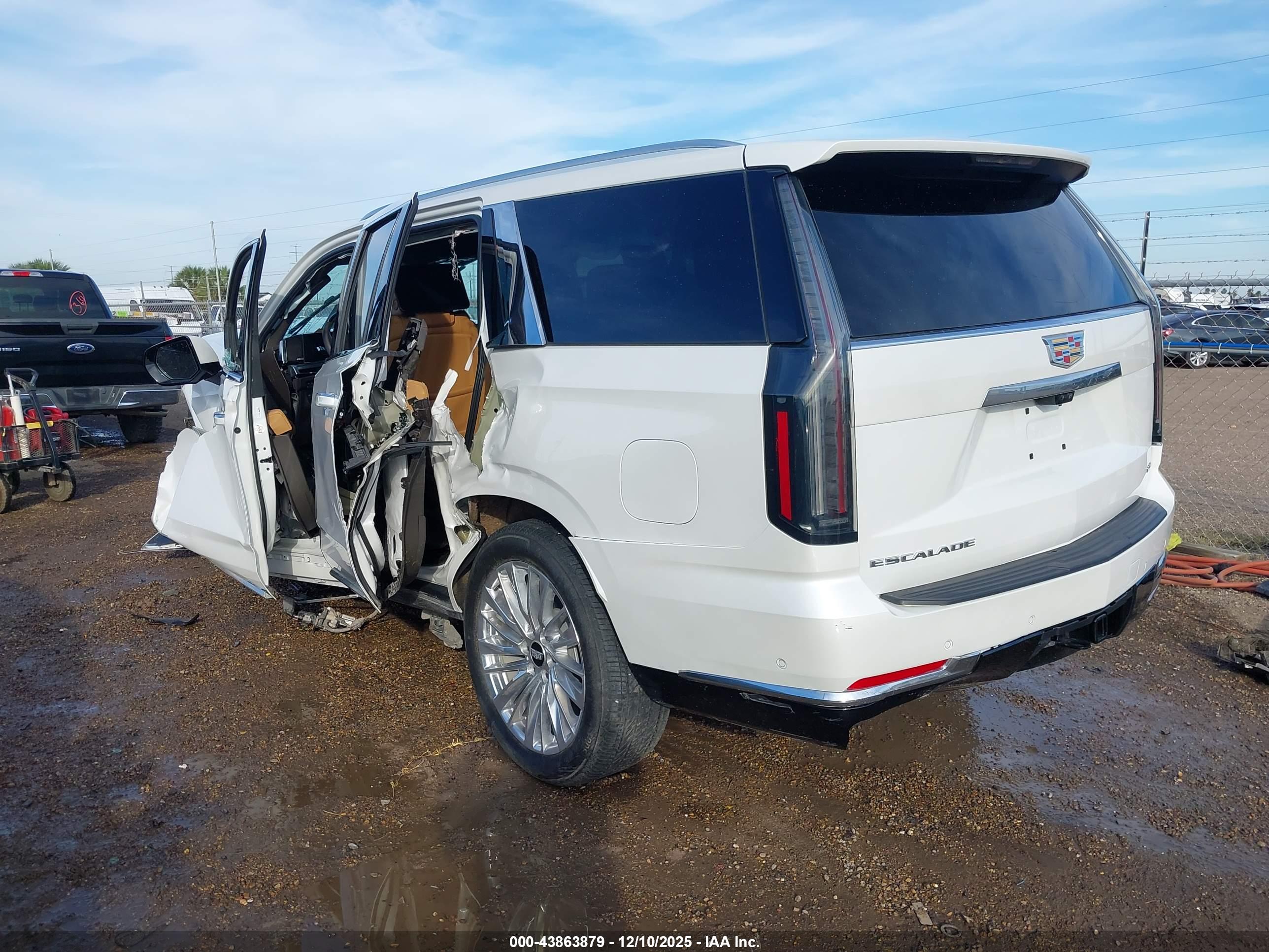CADILLAC ESCALADE image 3