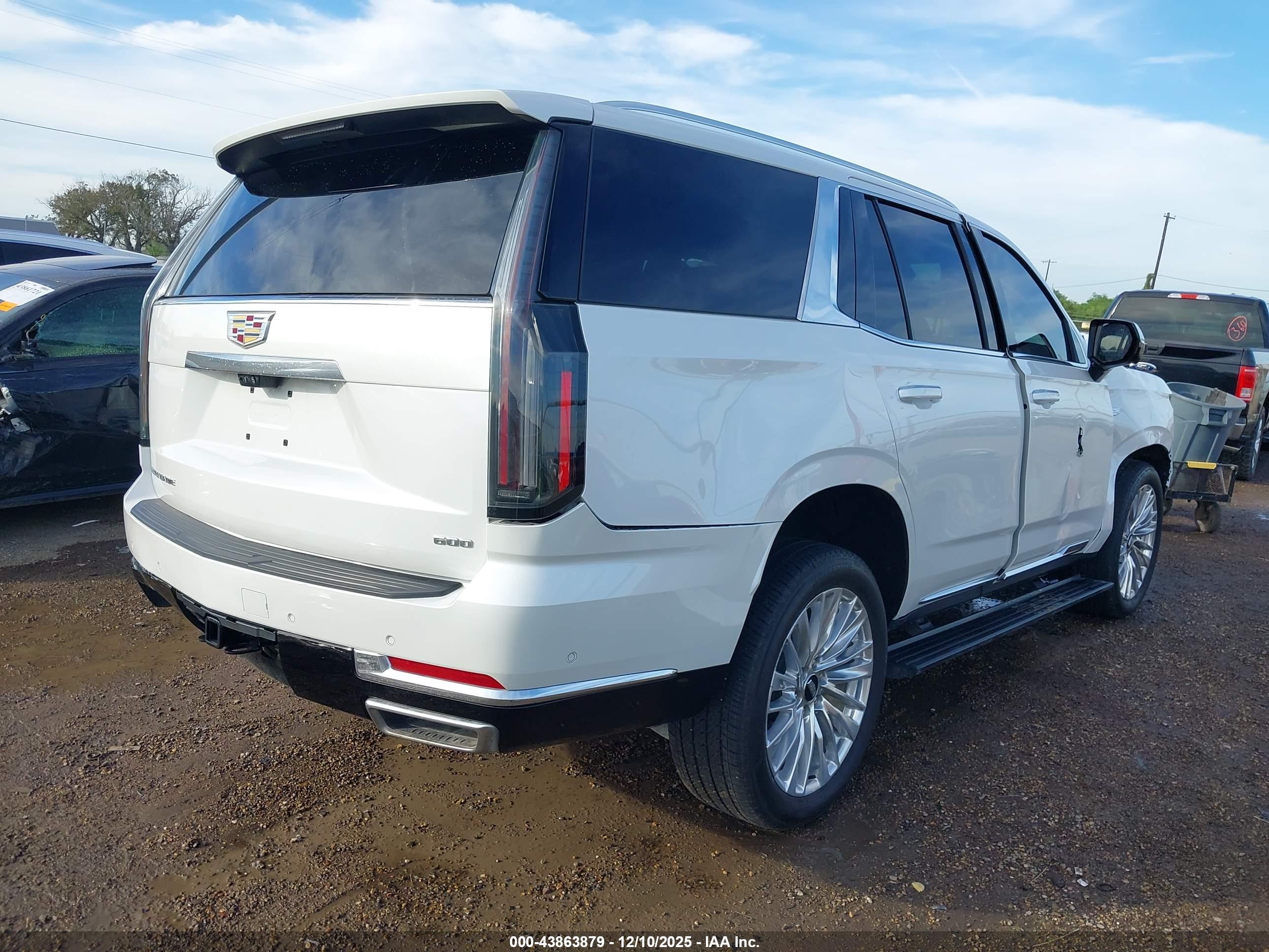 CADILLAC ESCALADE image 4