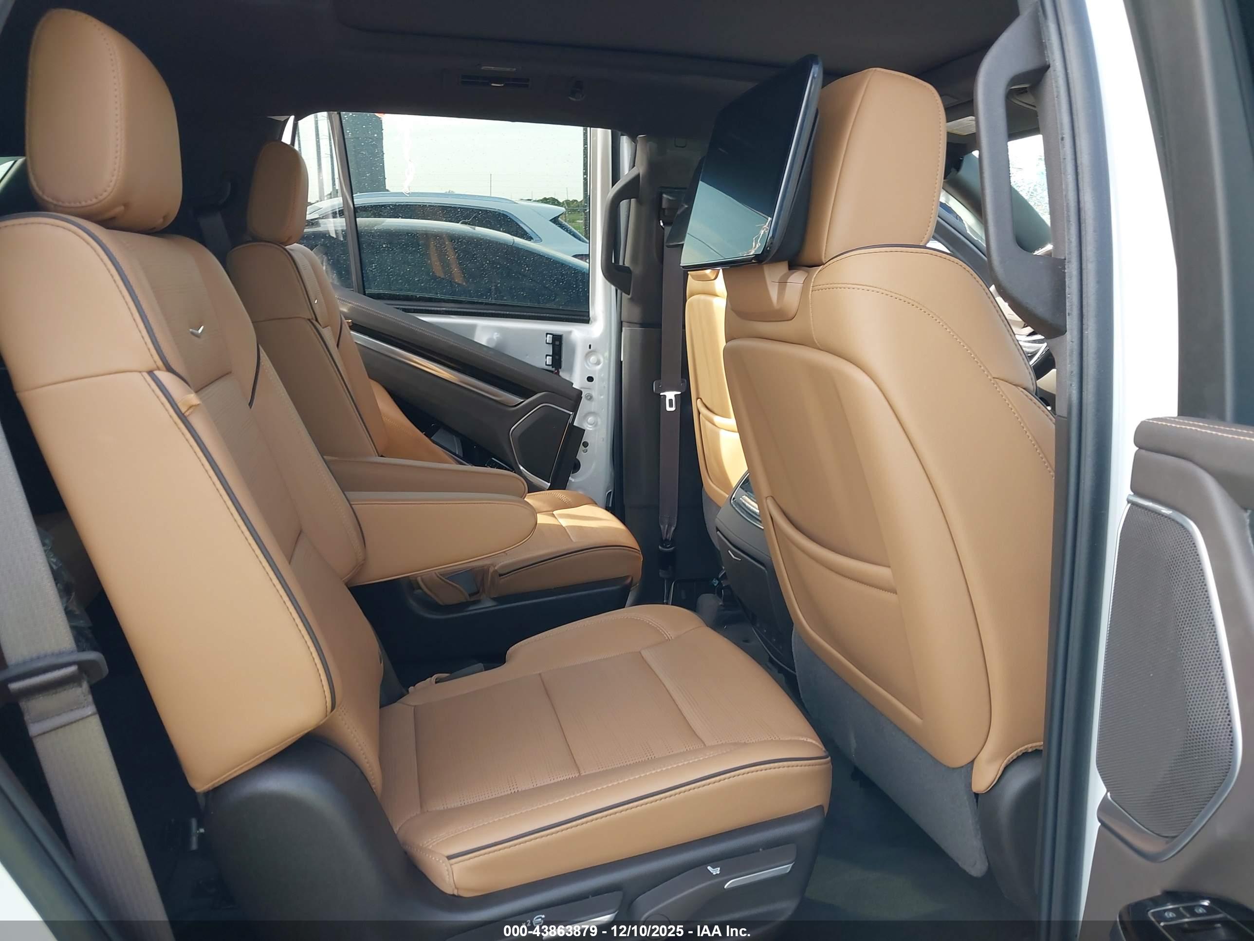 CADILLAC ESCALADE image 8