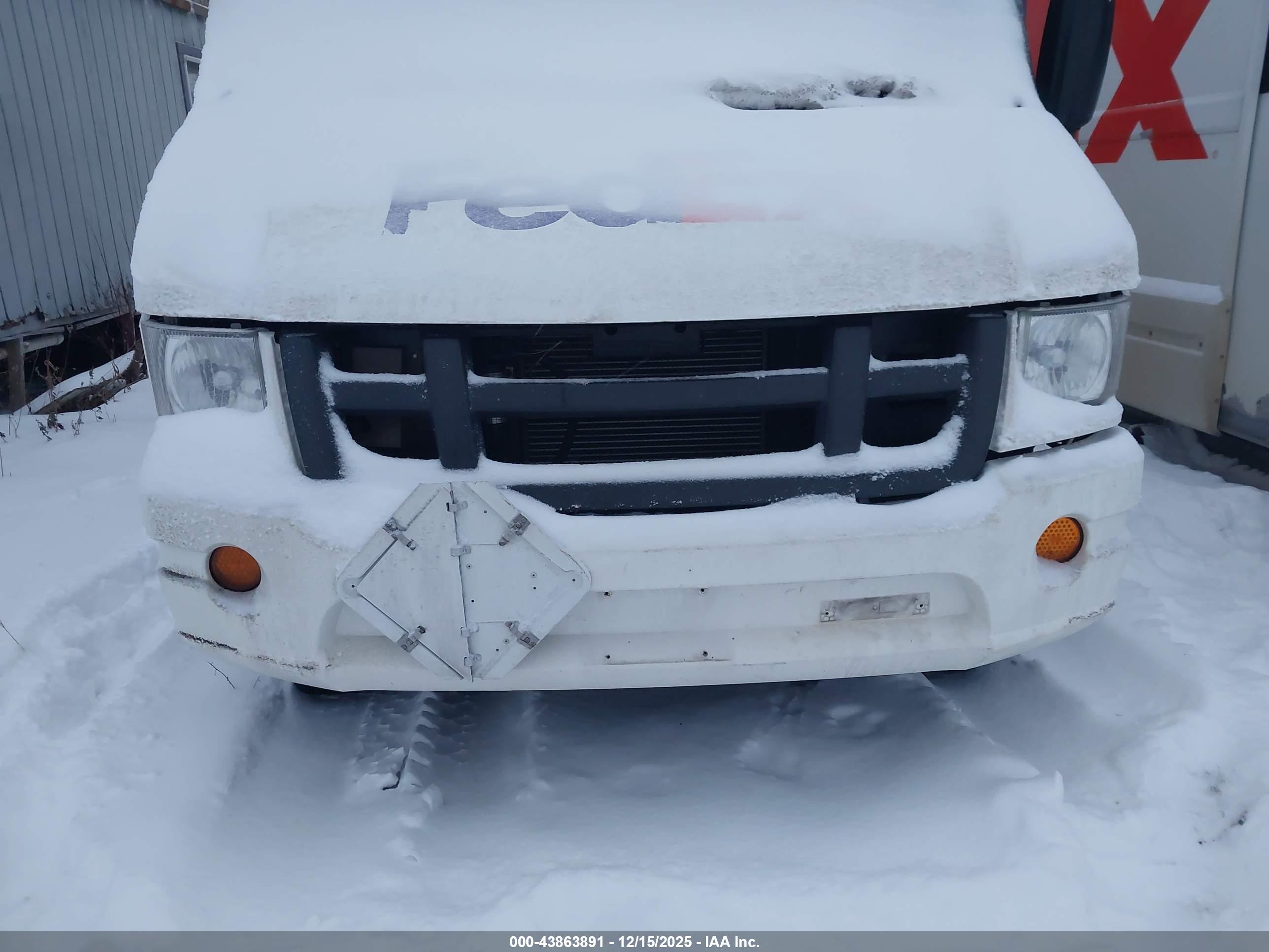 ISUZU COMMERCIAL image 10