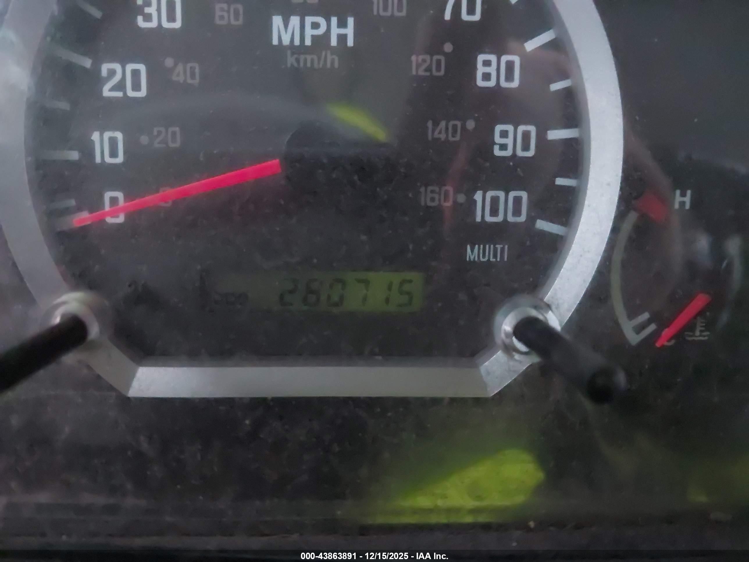 ISUZU COMMERCIAL image 6