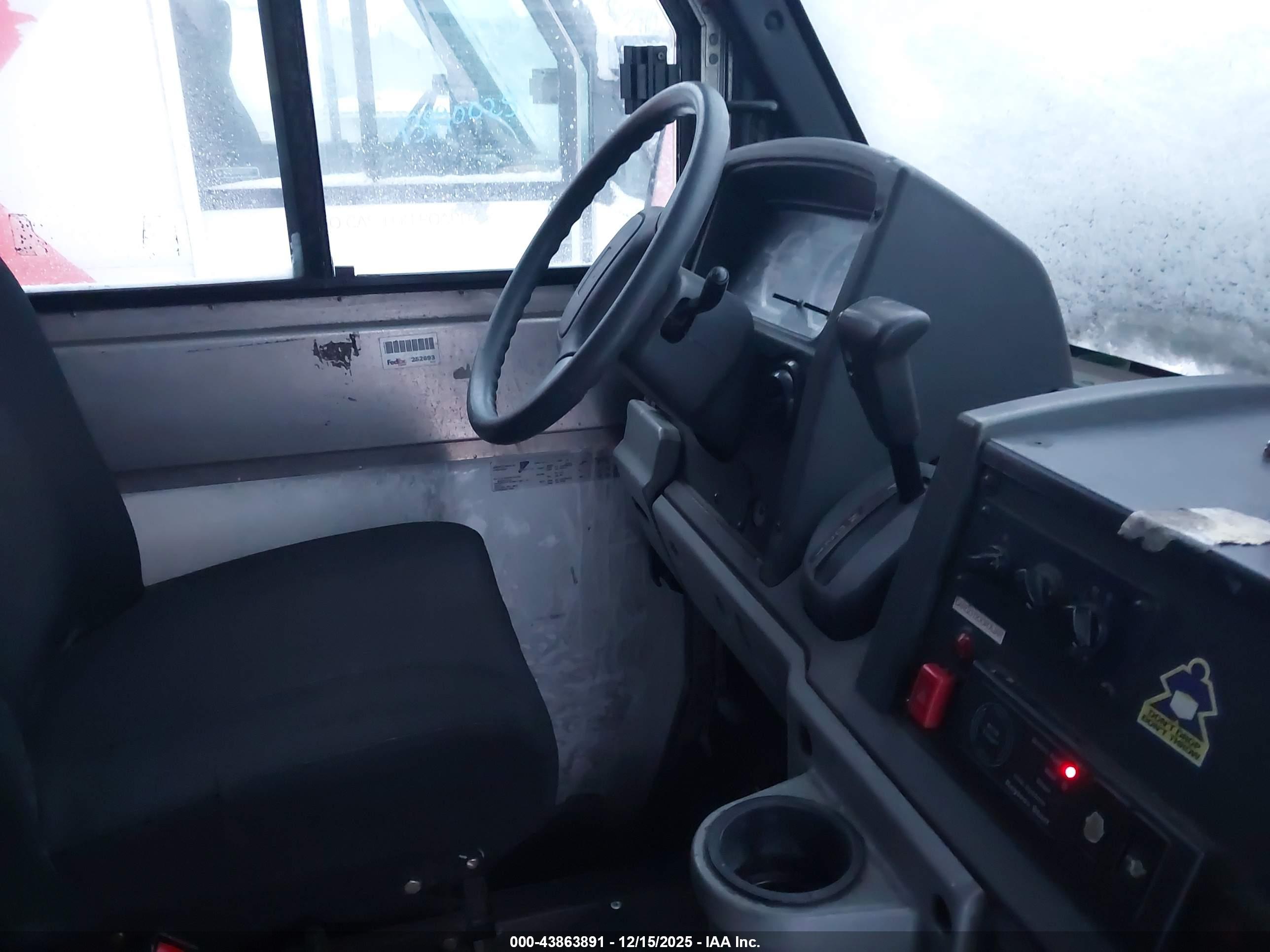 ISUZU COMMERCIAL image 7