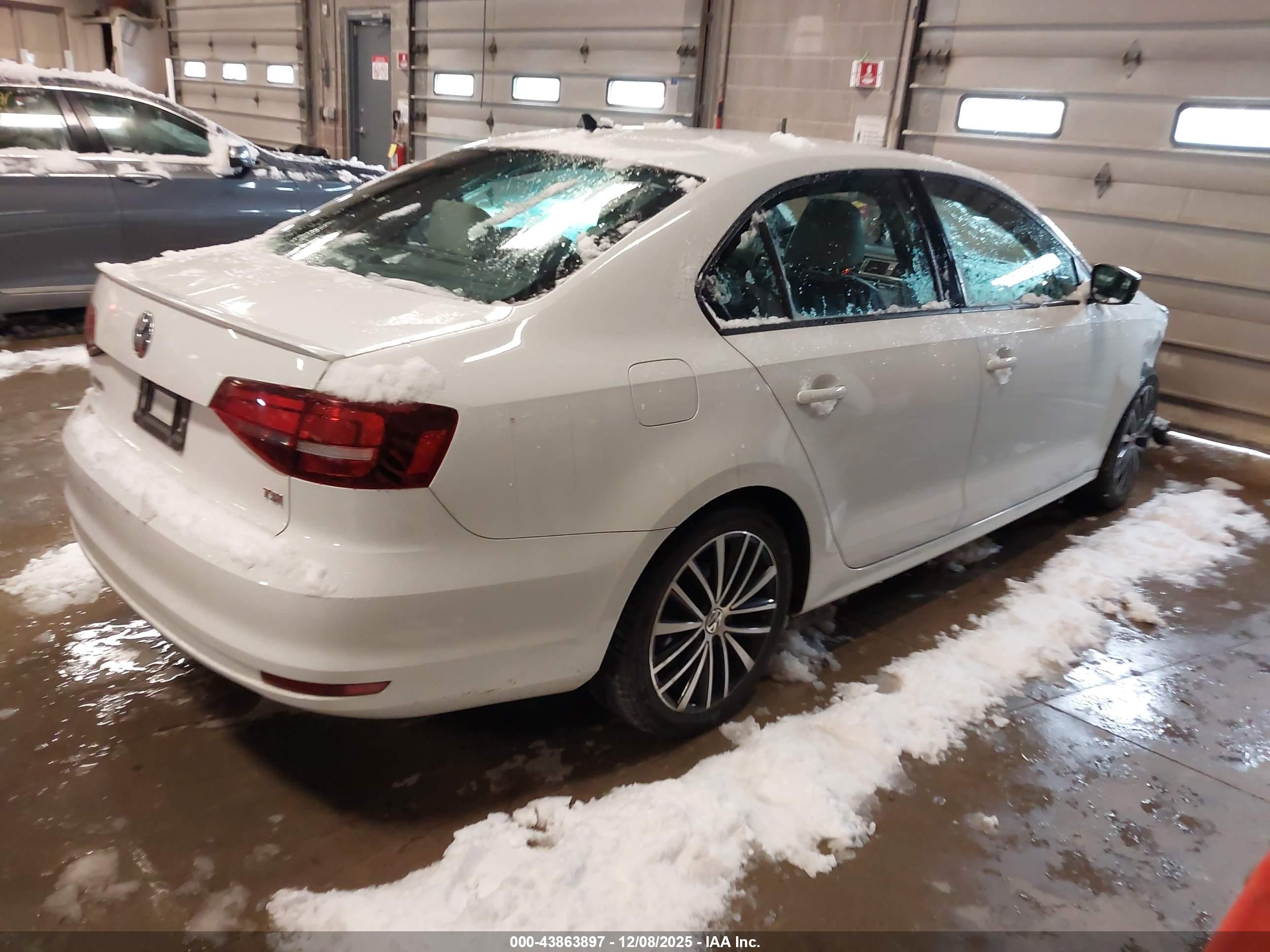 VOLKSWAGEN JETTA image 4