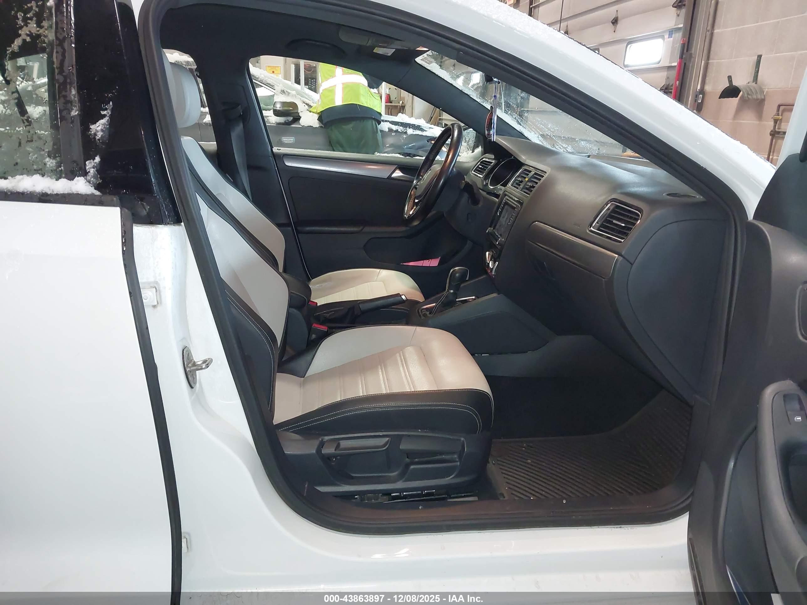 VOLKSWAGEN JETTA image 5