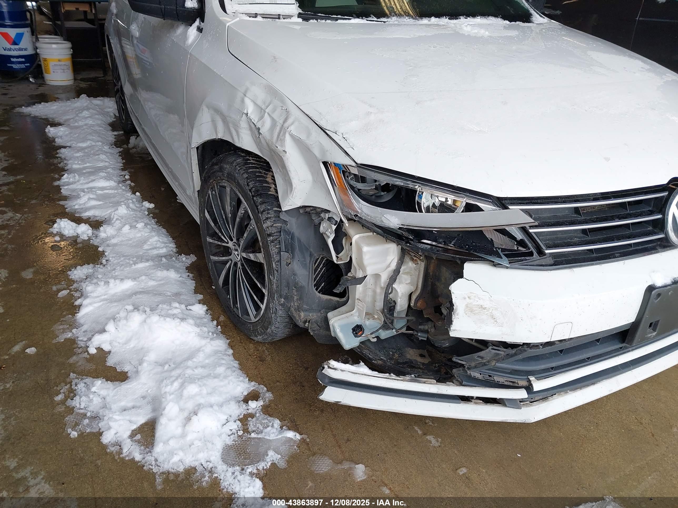 VOLKSWAGEN JETTA image 6