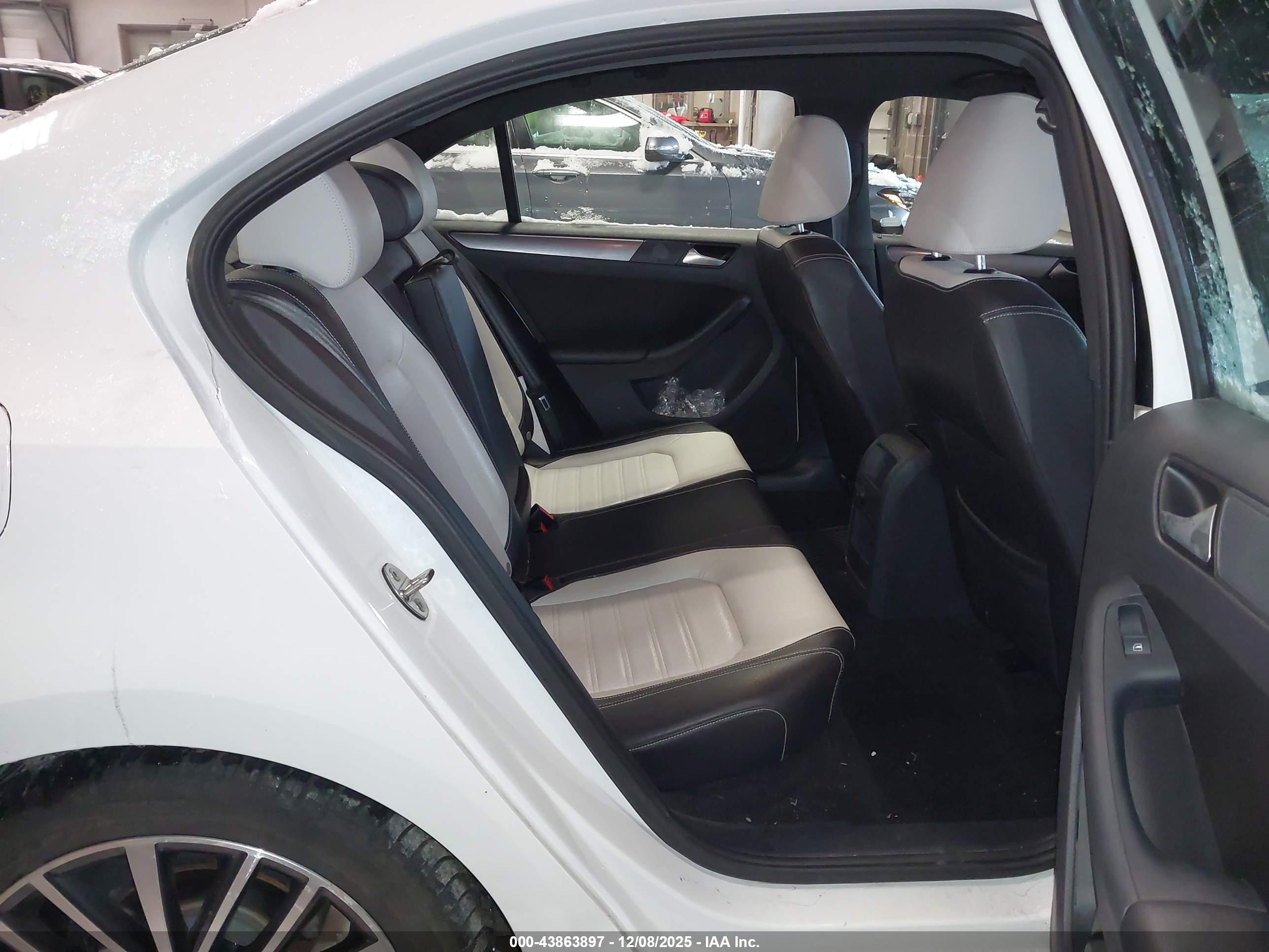 VOLKSWAGEN JETTA image 8