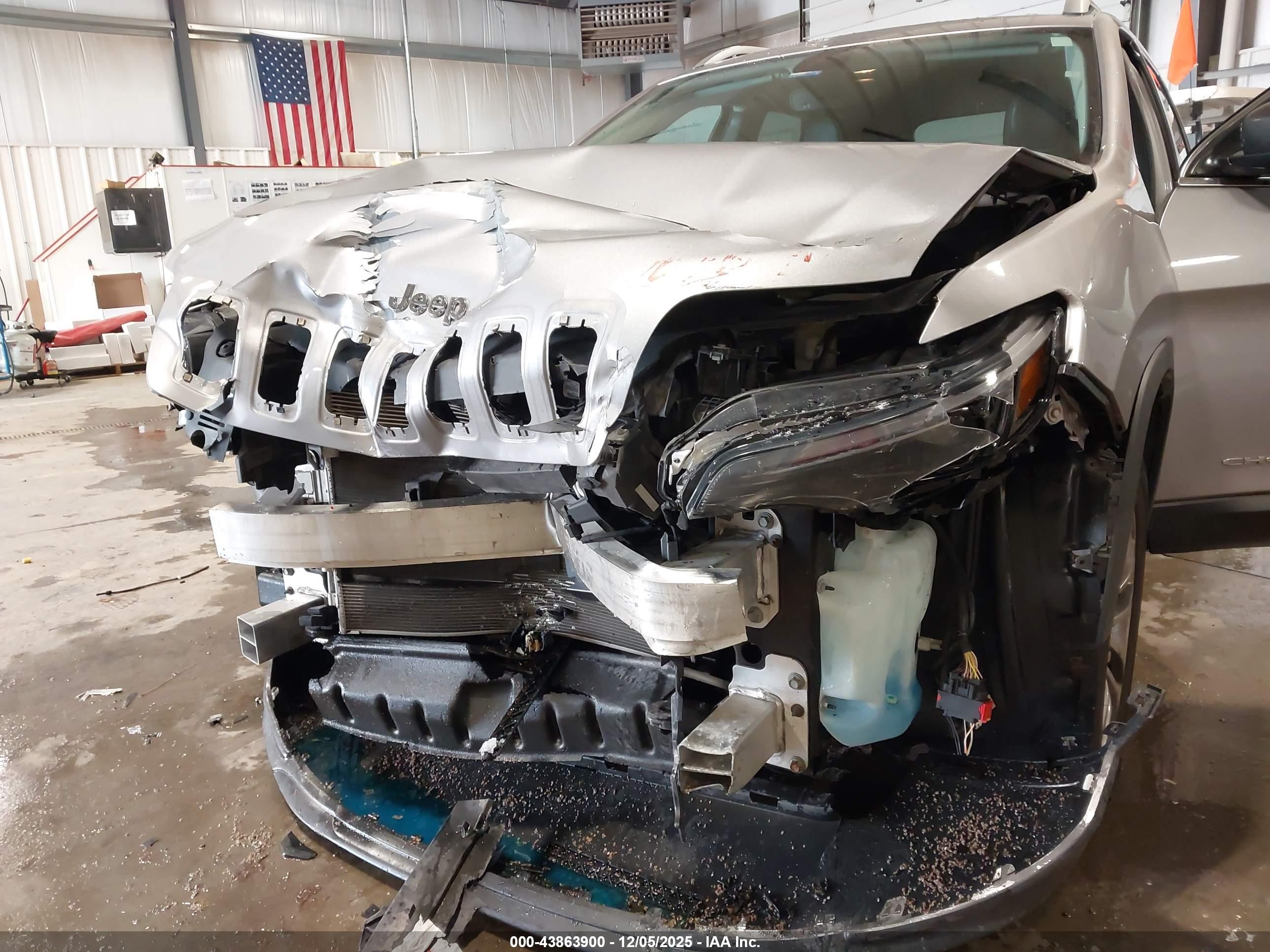 JEEP CHEROKEE image 6