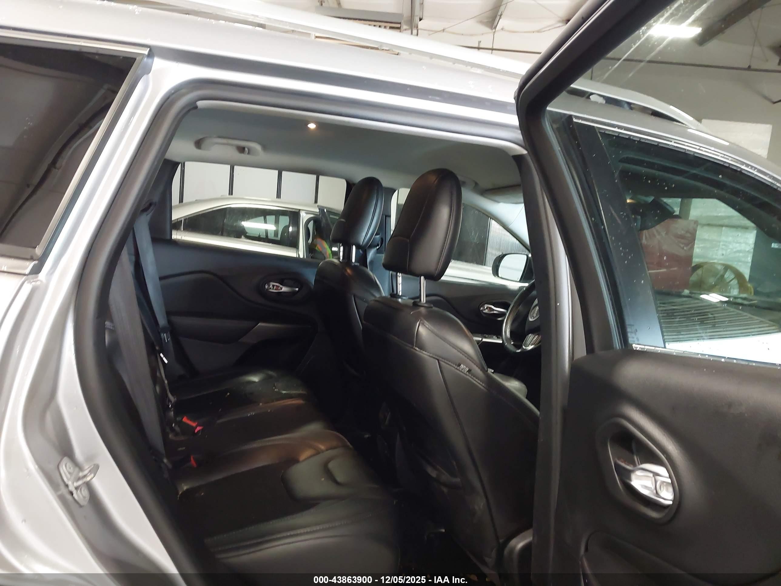 JEEP CHEROKEE image 8