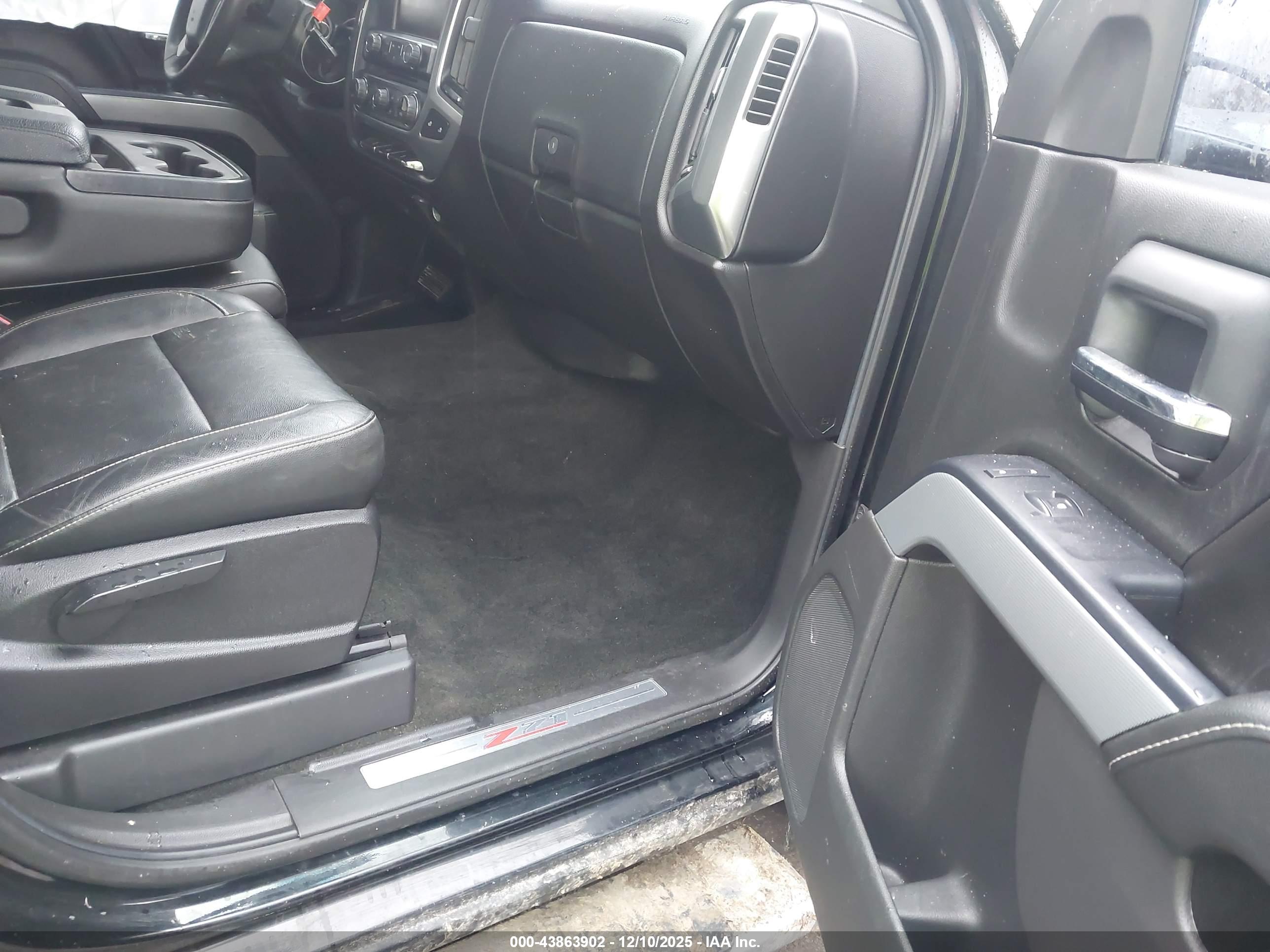 CHEVROLET SILVERADO image 5