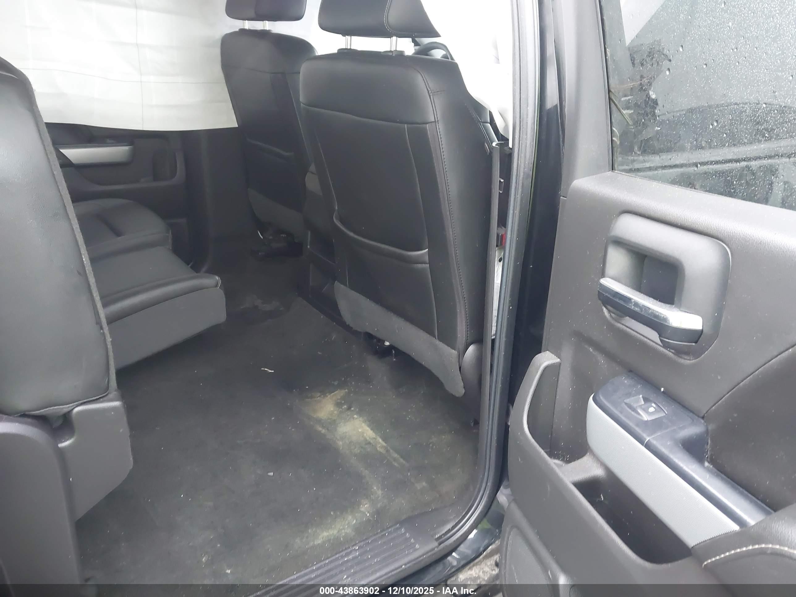 CHEVROLET SILVERADO image 8