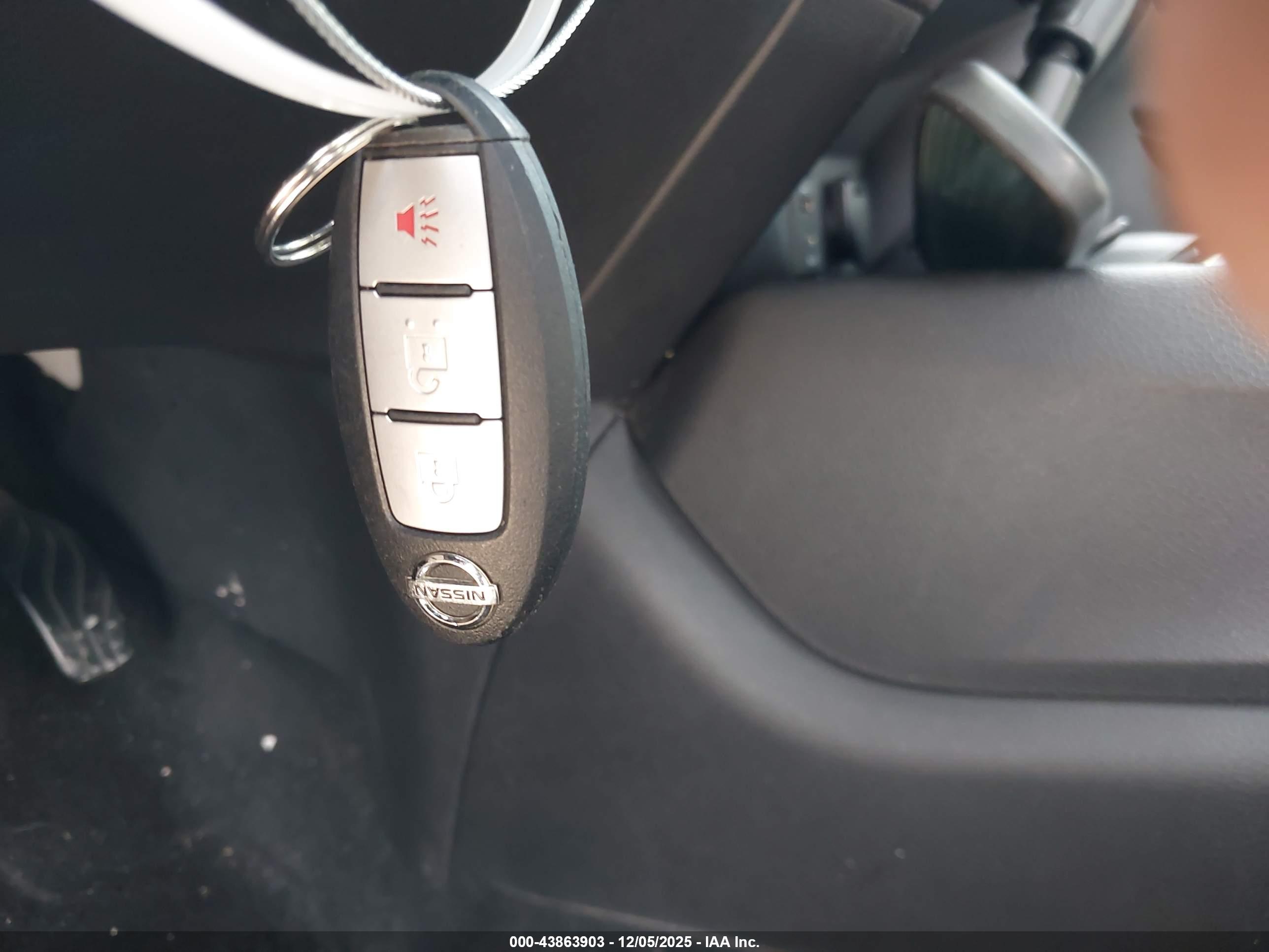 NISSAN ROGUE image 11