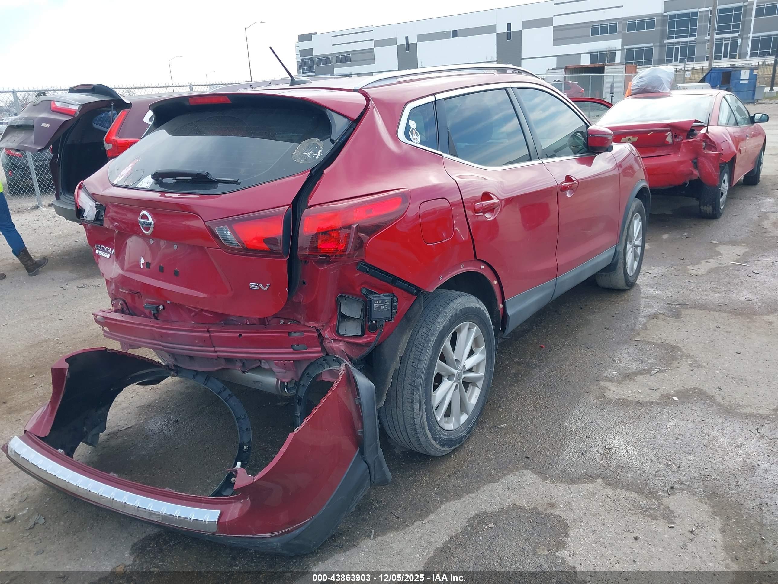 NISSAN ROGUE image 4