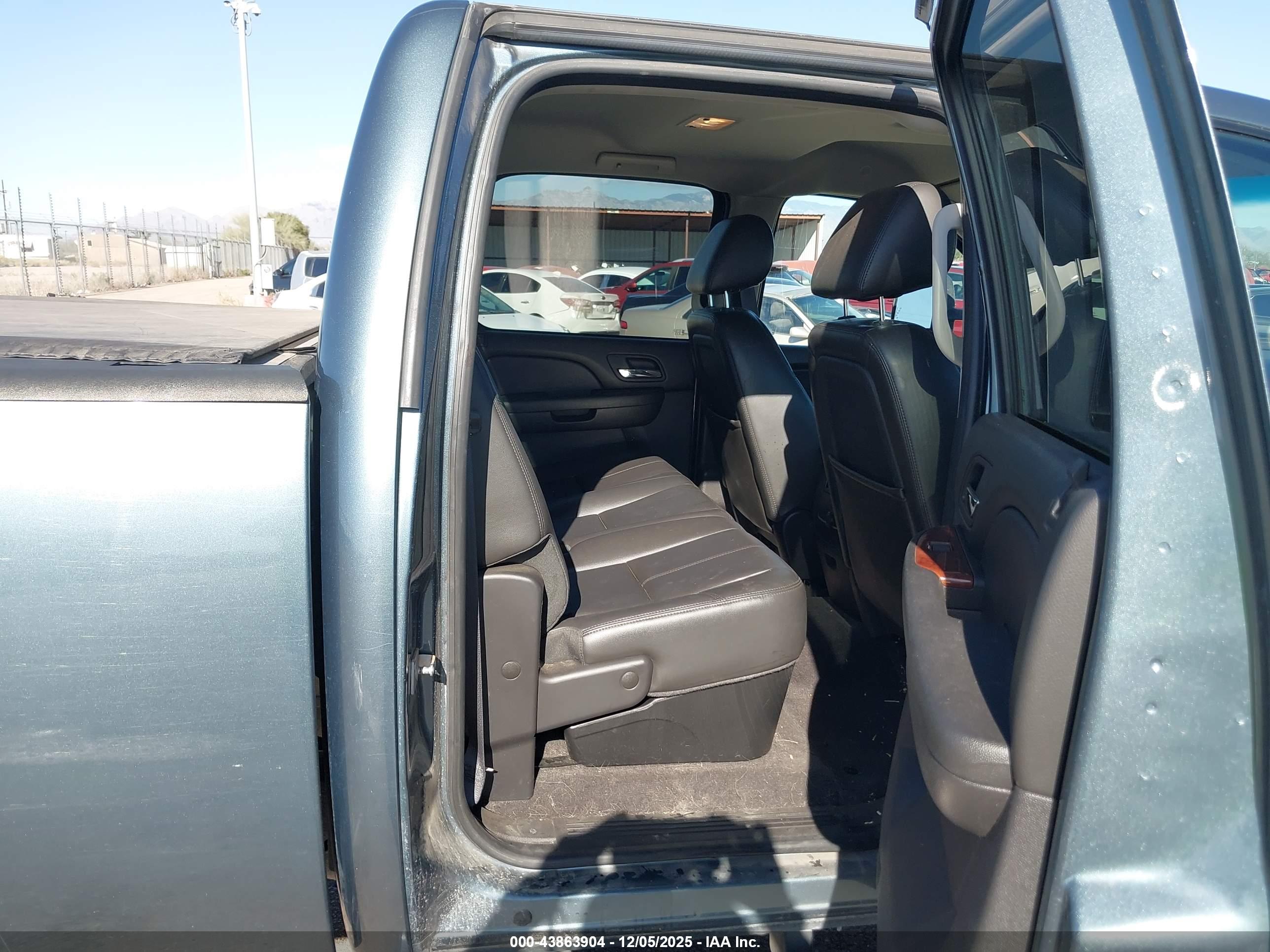 GMC SIERRA image 8