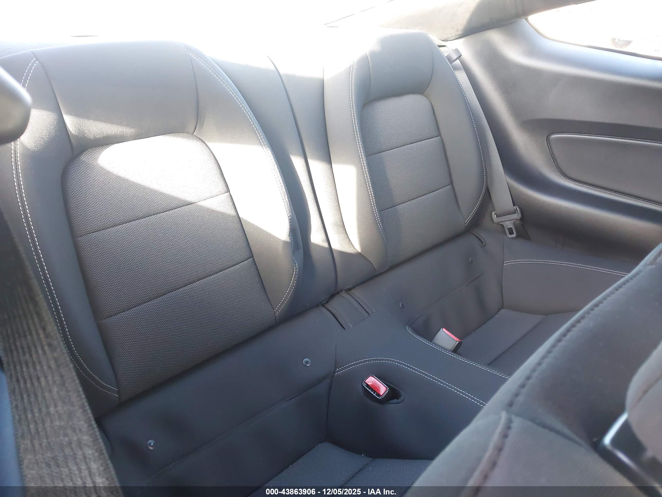 FORD MUSTANG image 8