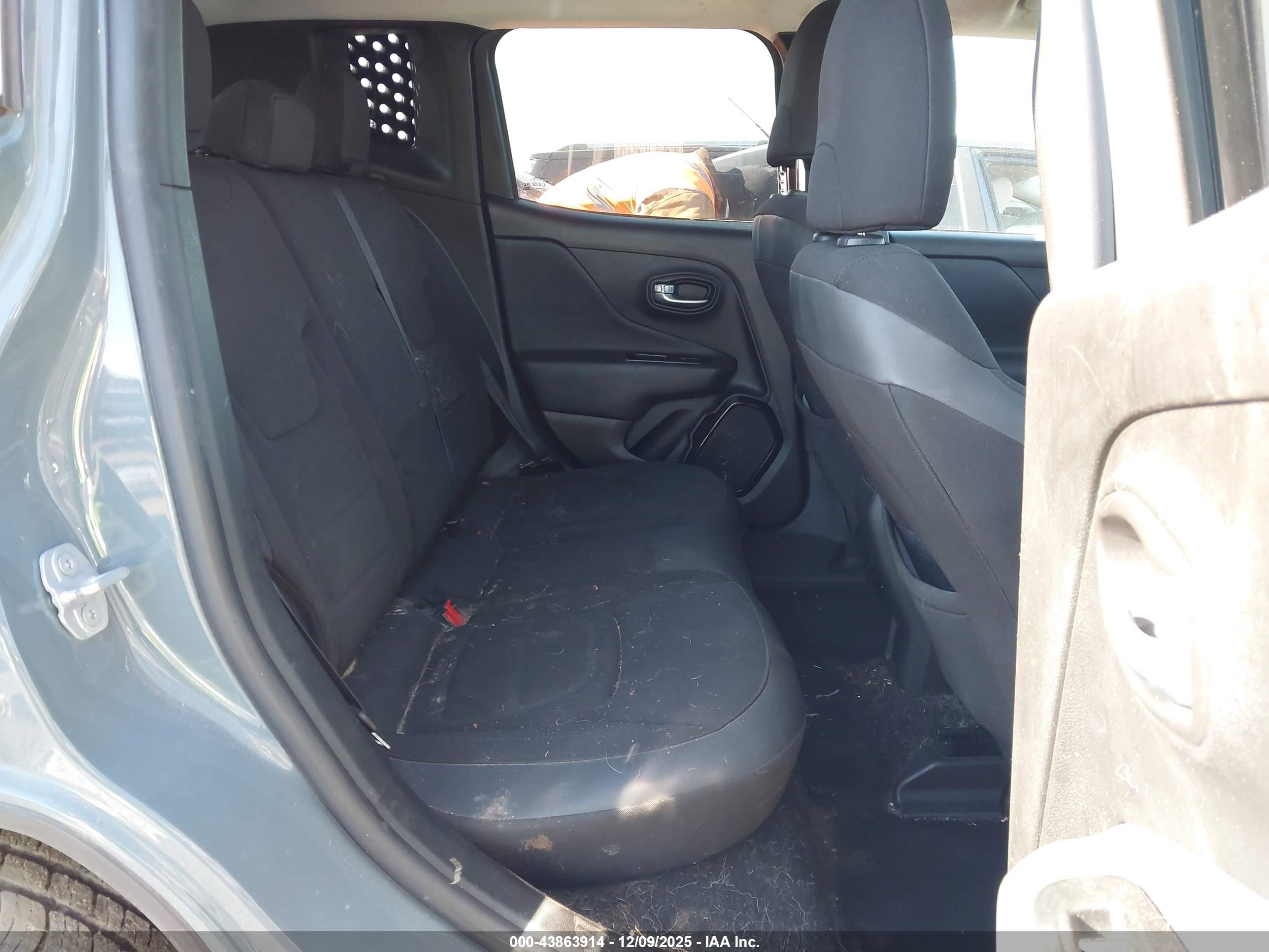 JEEP RENEGADE image 8