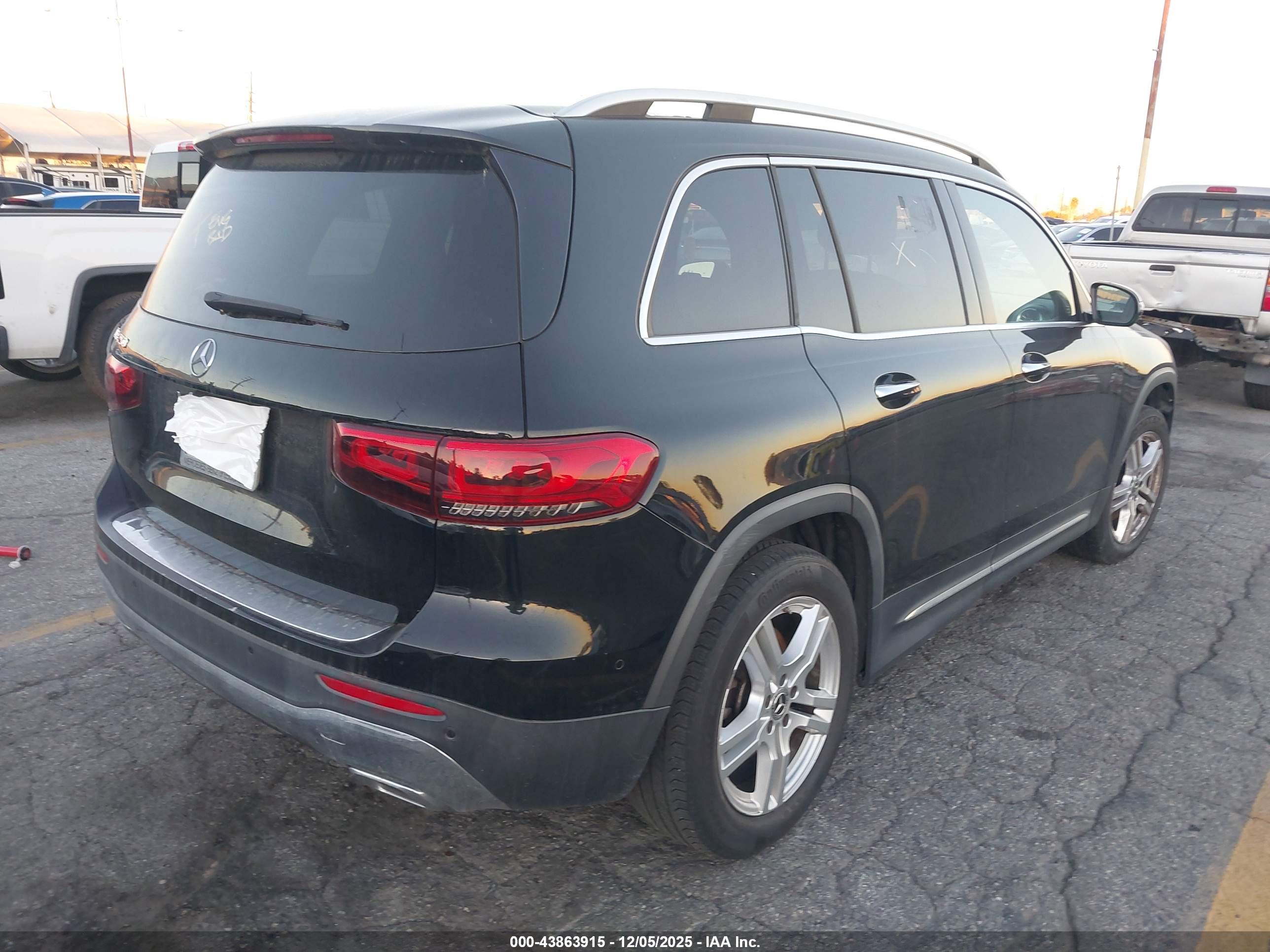 MERCEDES-BENZ GLB image 4