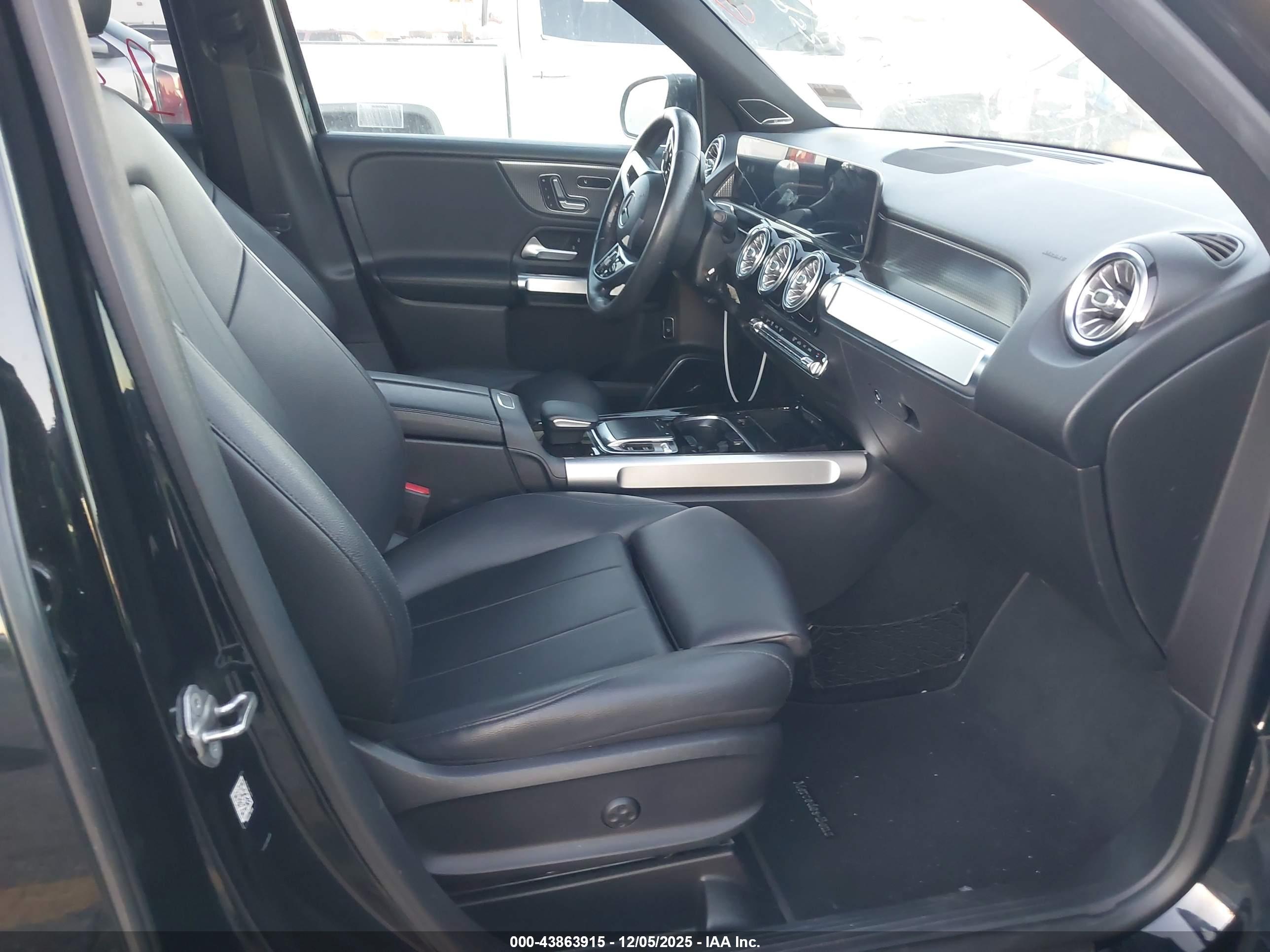 MERCEDES-BENZ GLB image 5