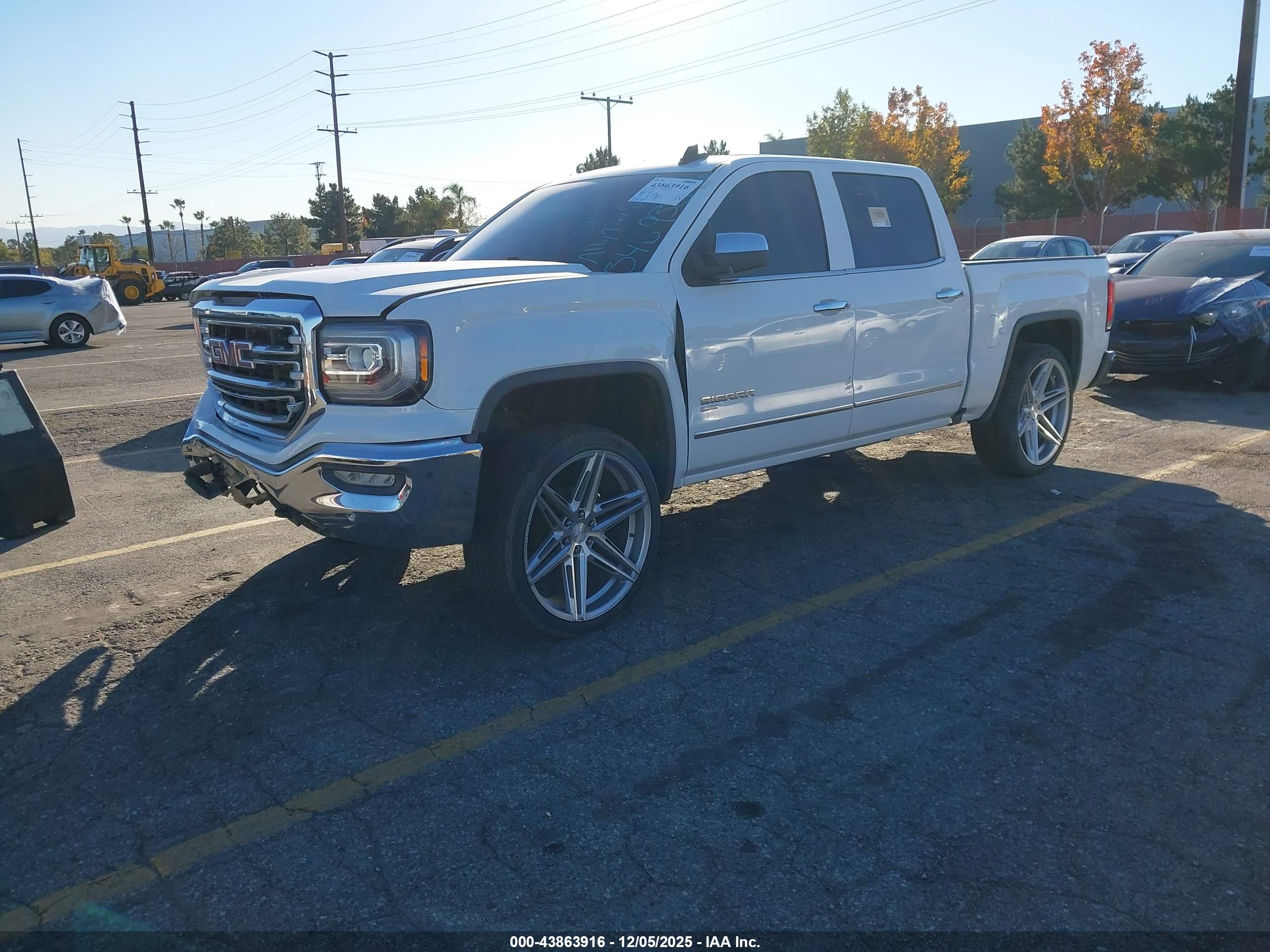 GMC SIERRA image 2