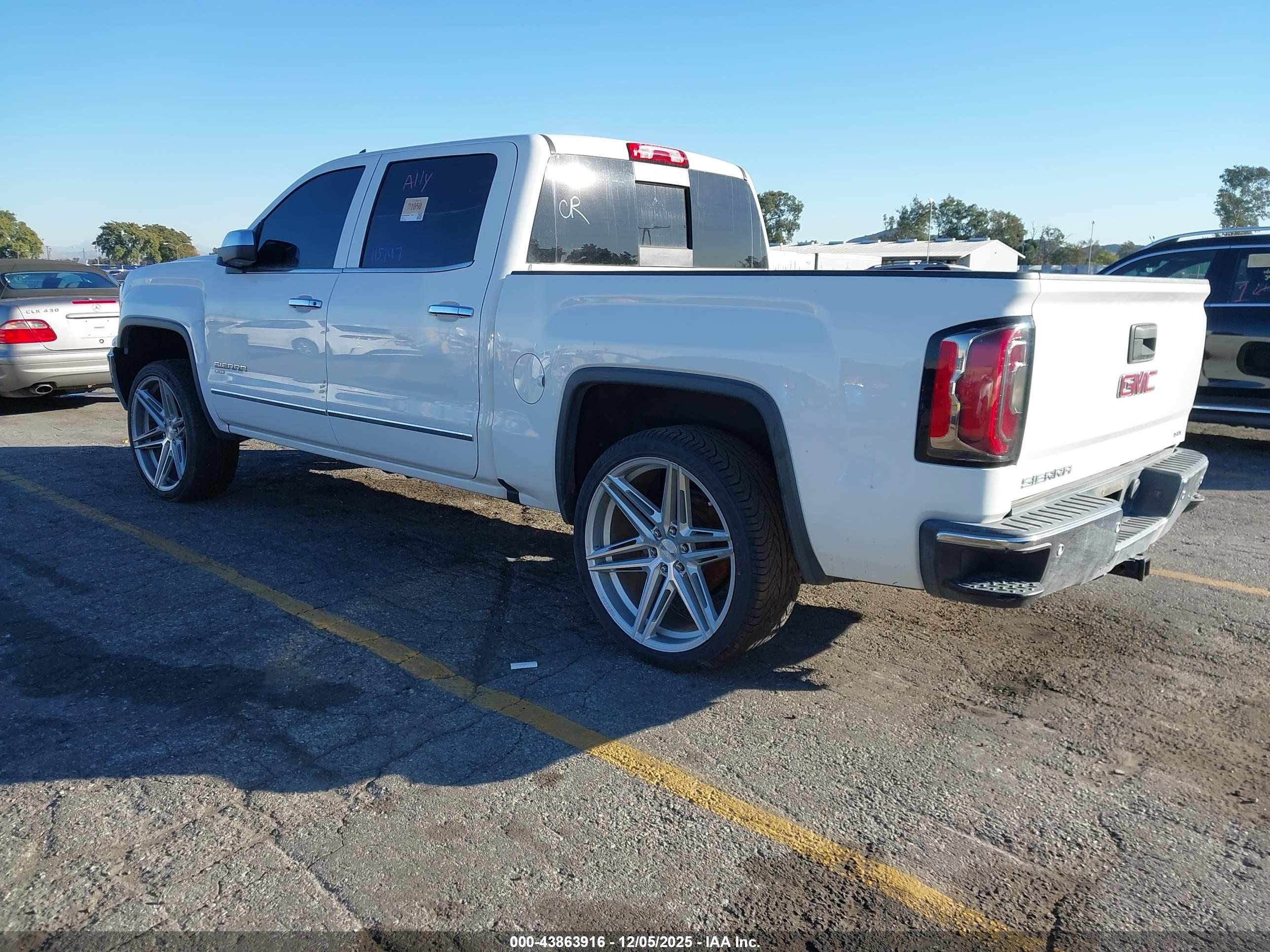GMC SIERRA image 3
