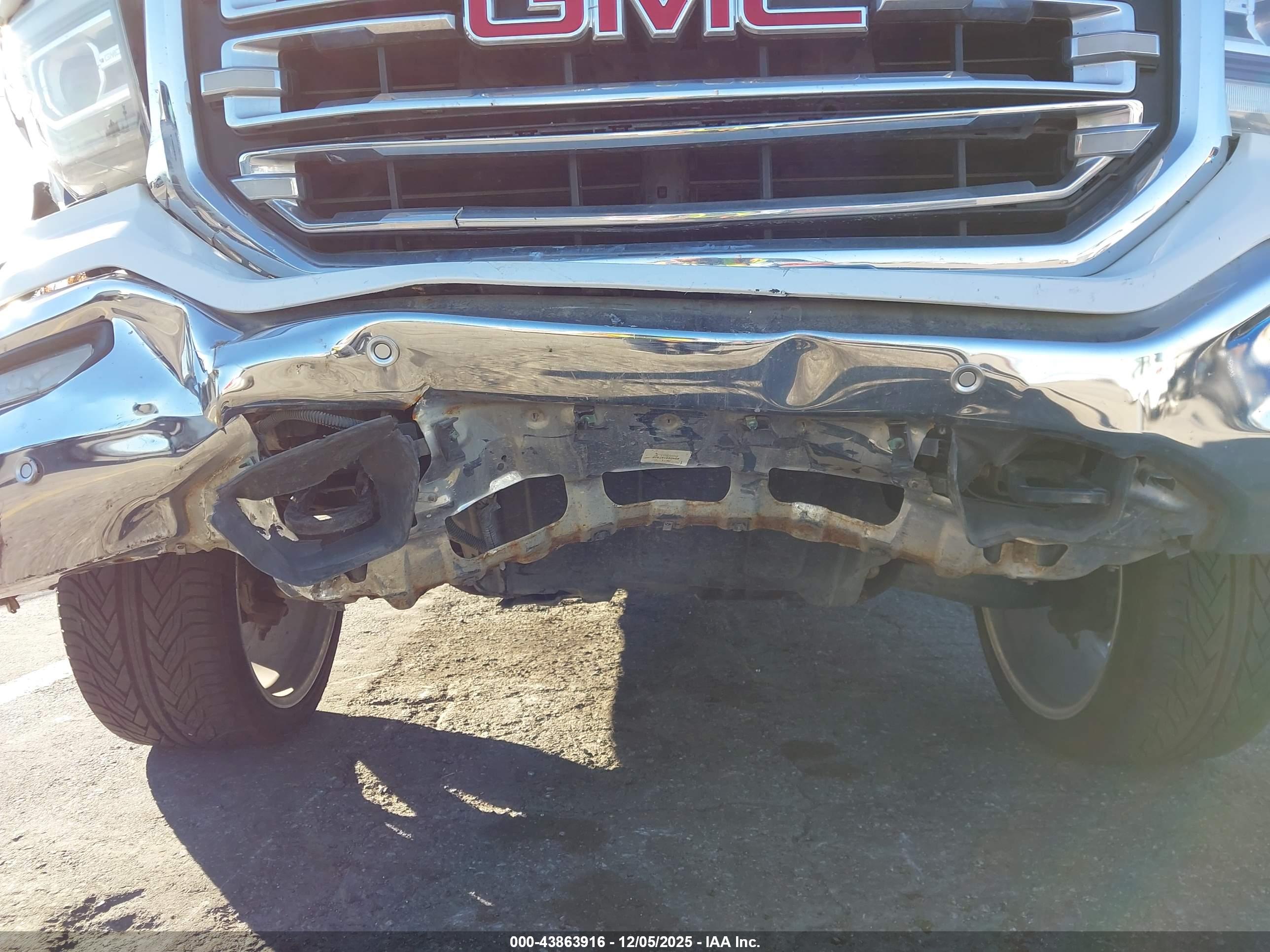 GMC SIERRA image 6