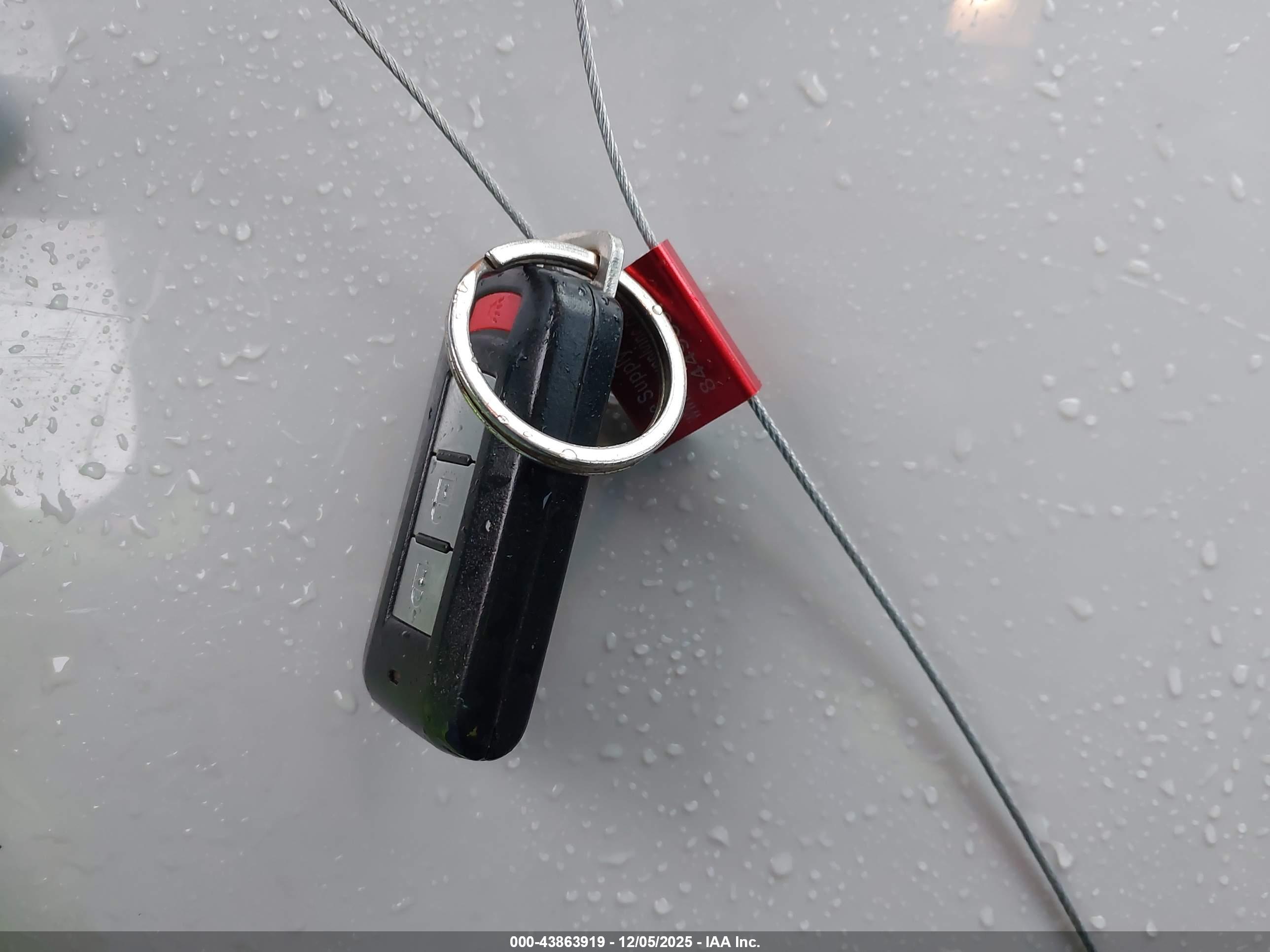 MITSUBISHI OUTLANDER image 11