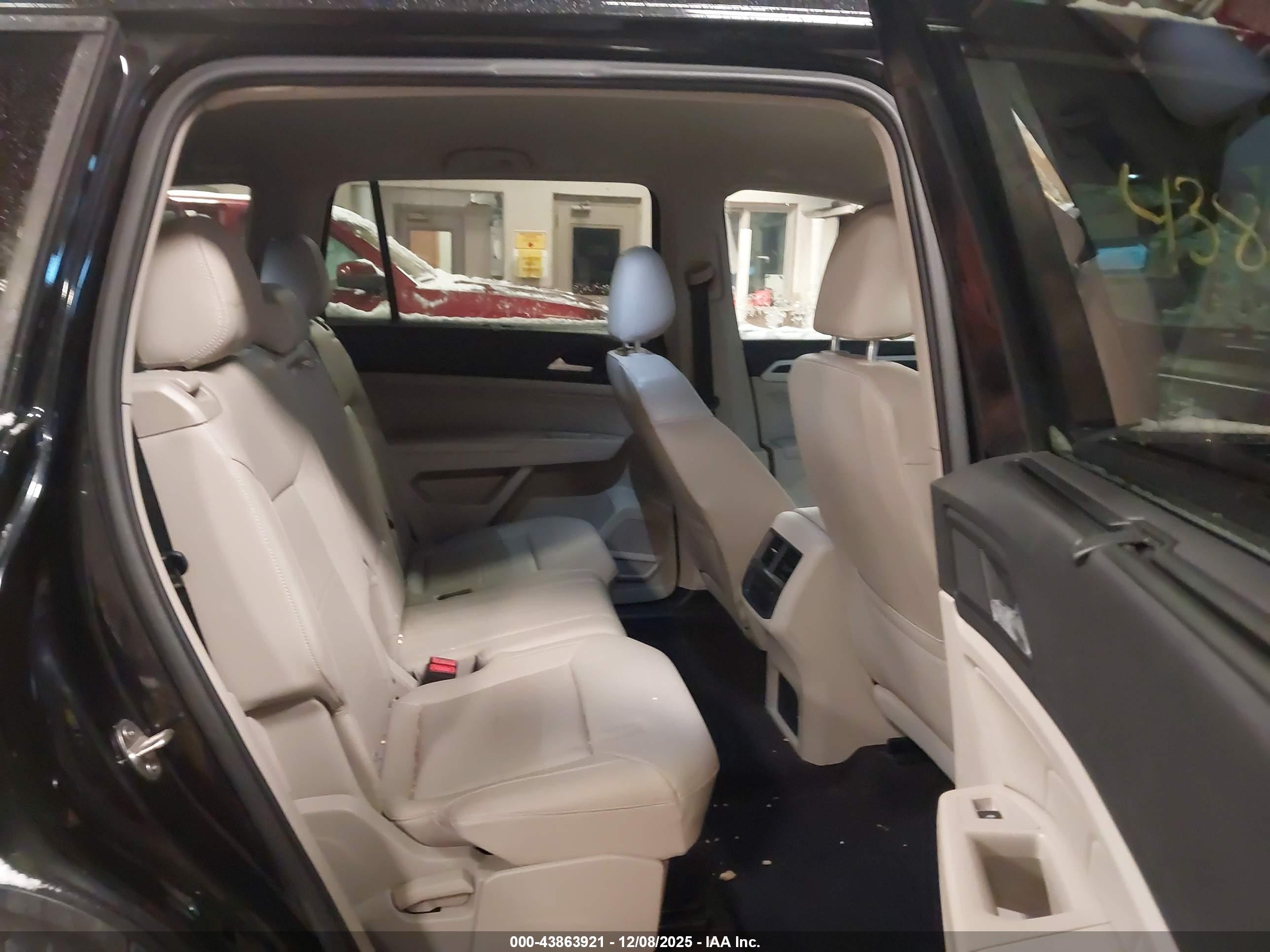 VOLKSWAGEN ATLAS image 8