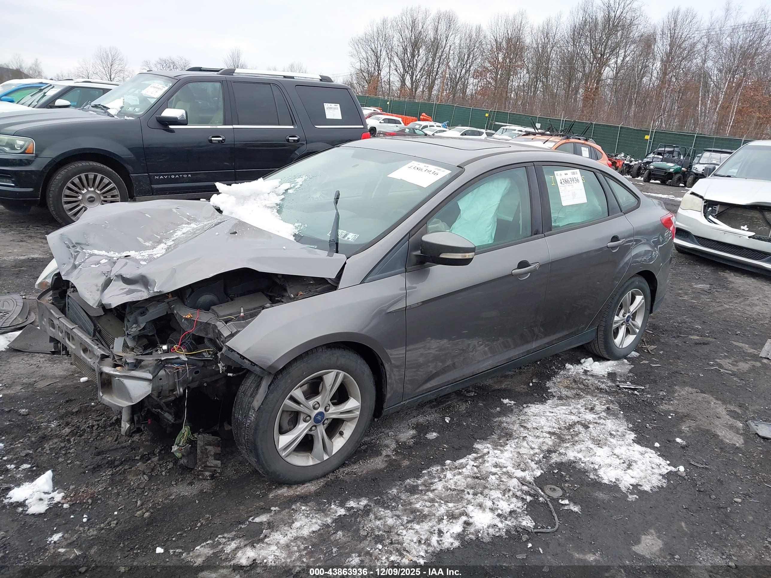 FORD FOCUS image 2