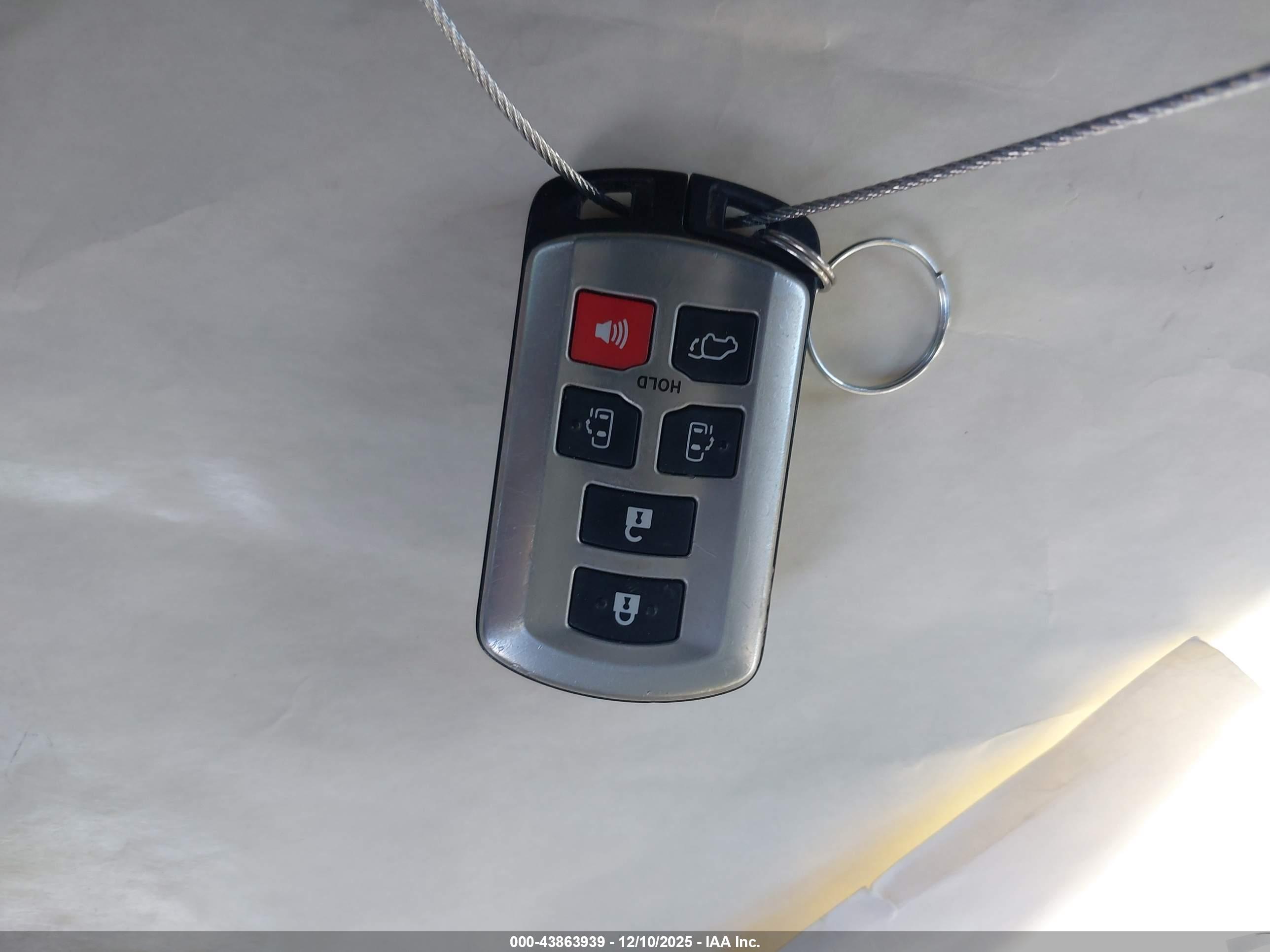 TOYOTA SIENNA image 11