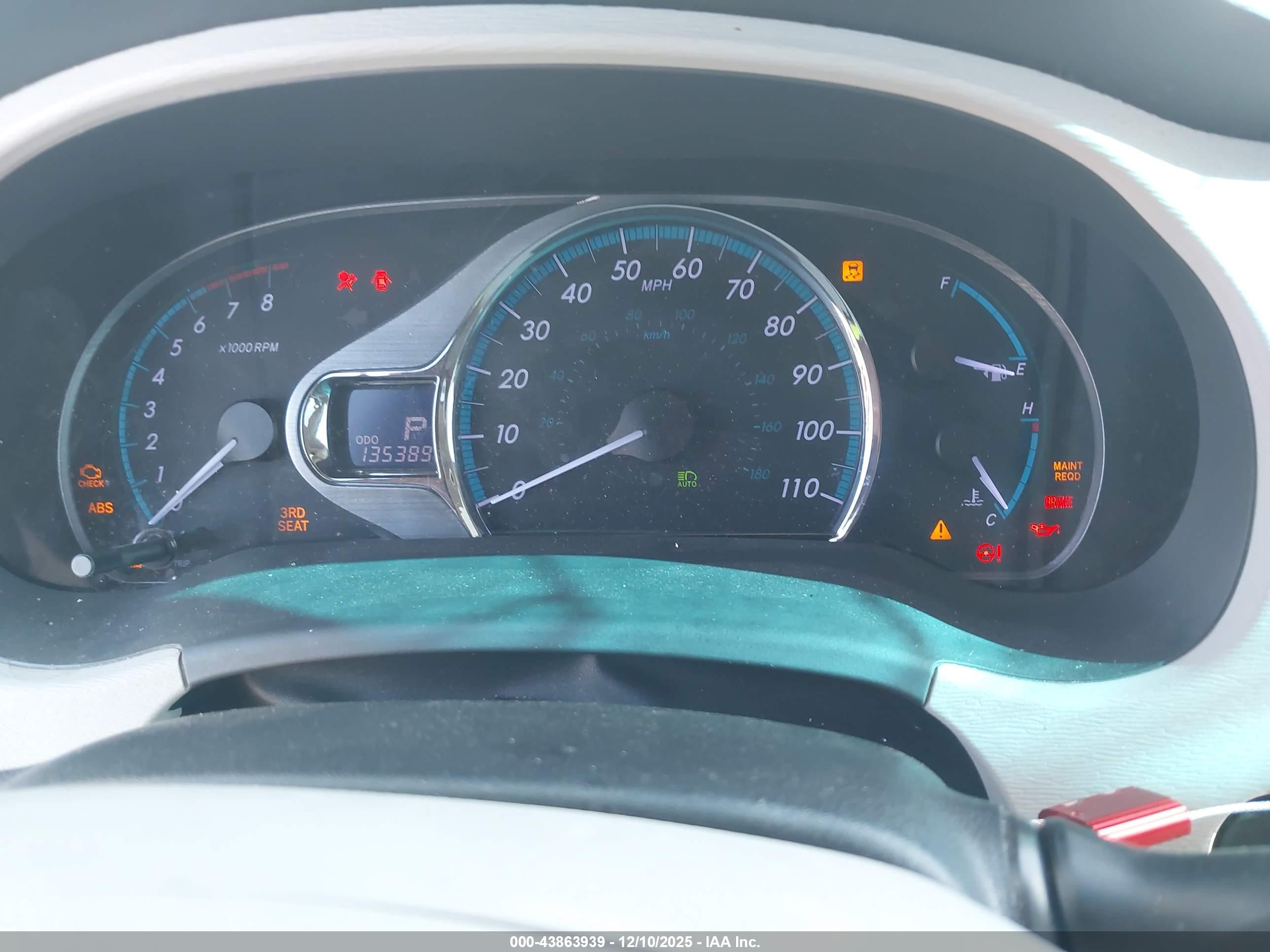 TOYOTA SIENNA image 7