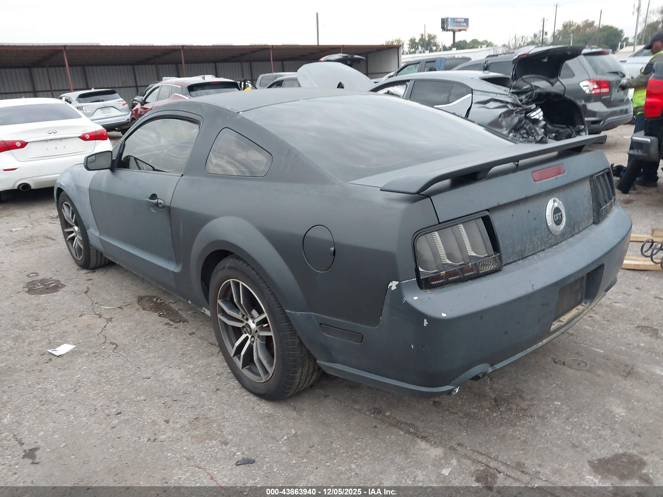 FORD MUSTANG image 3