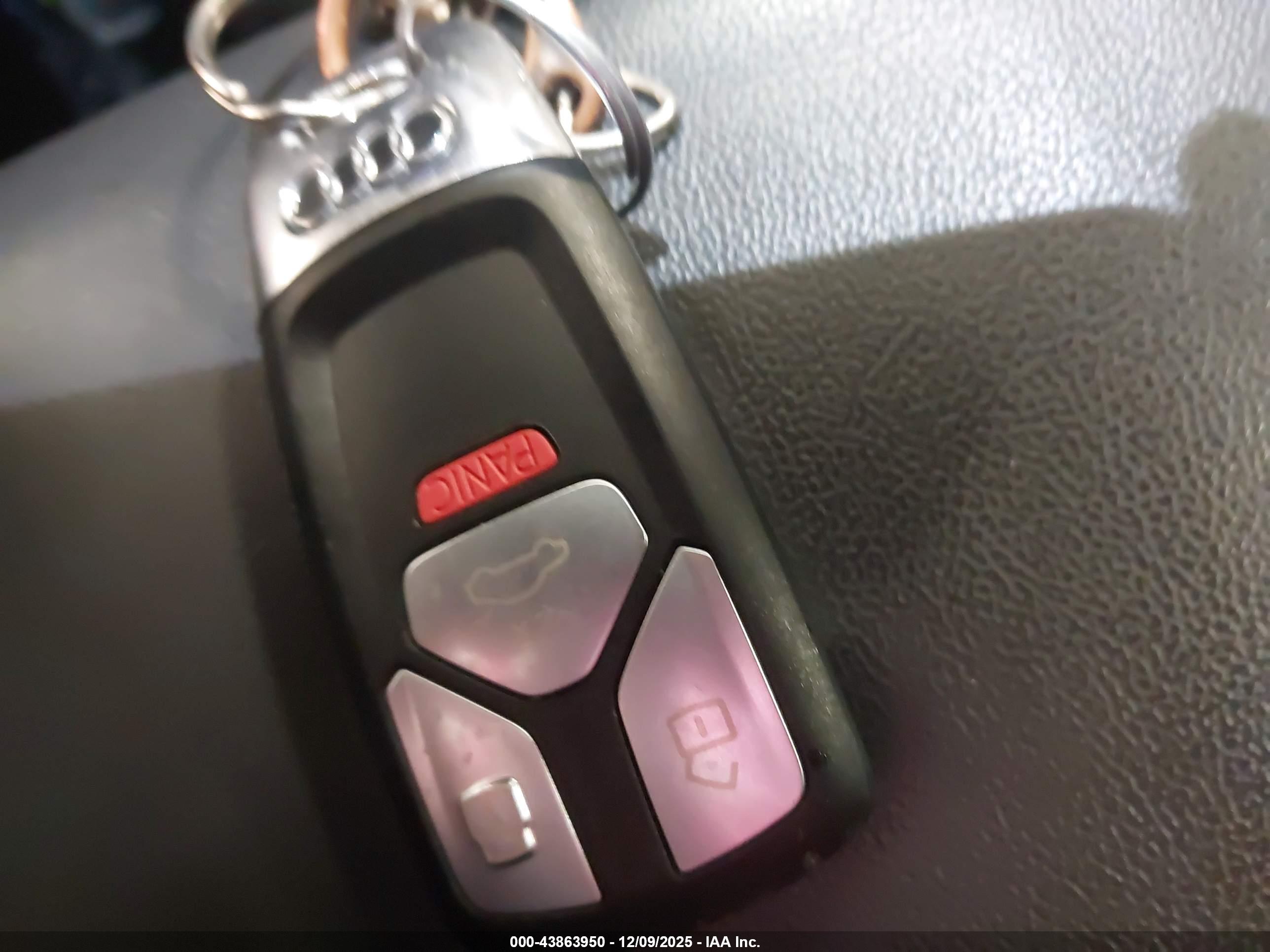 AUDI A4 image 11