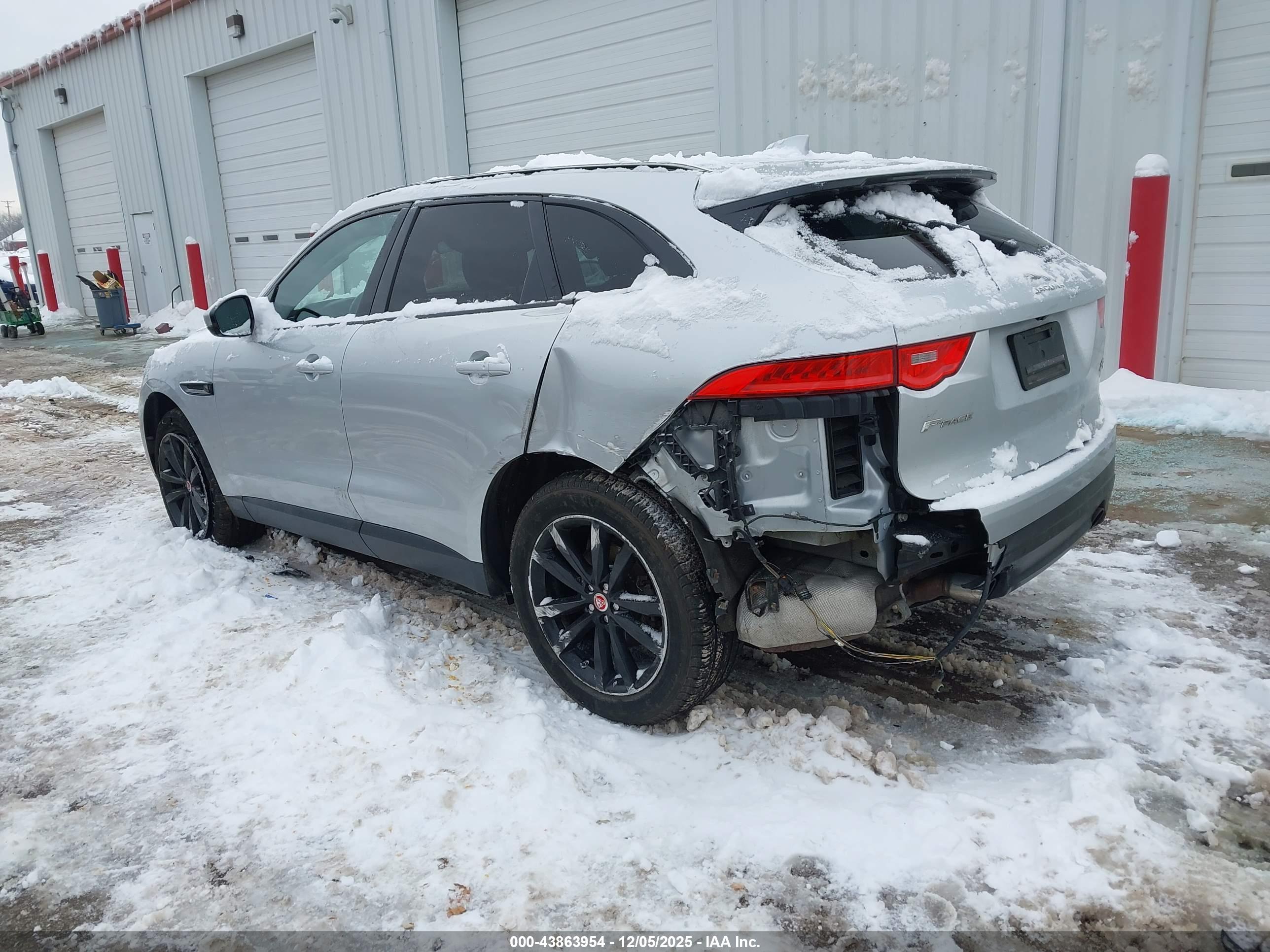 JAGUAR F-PACE image 3