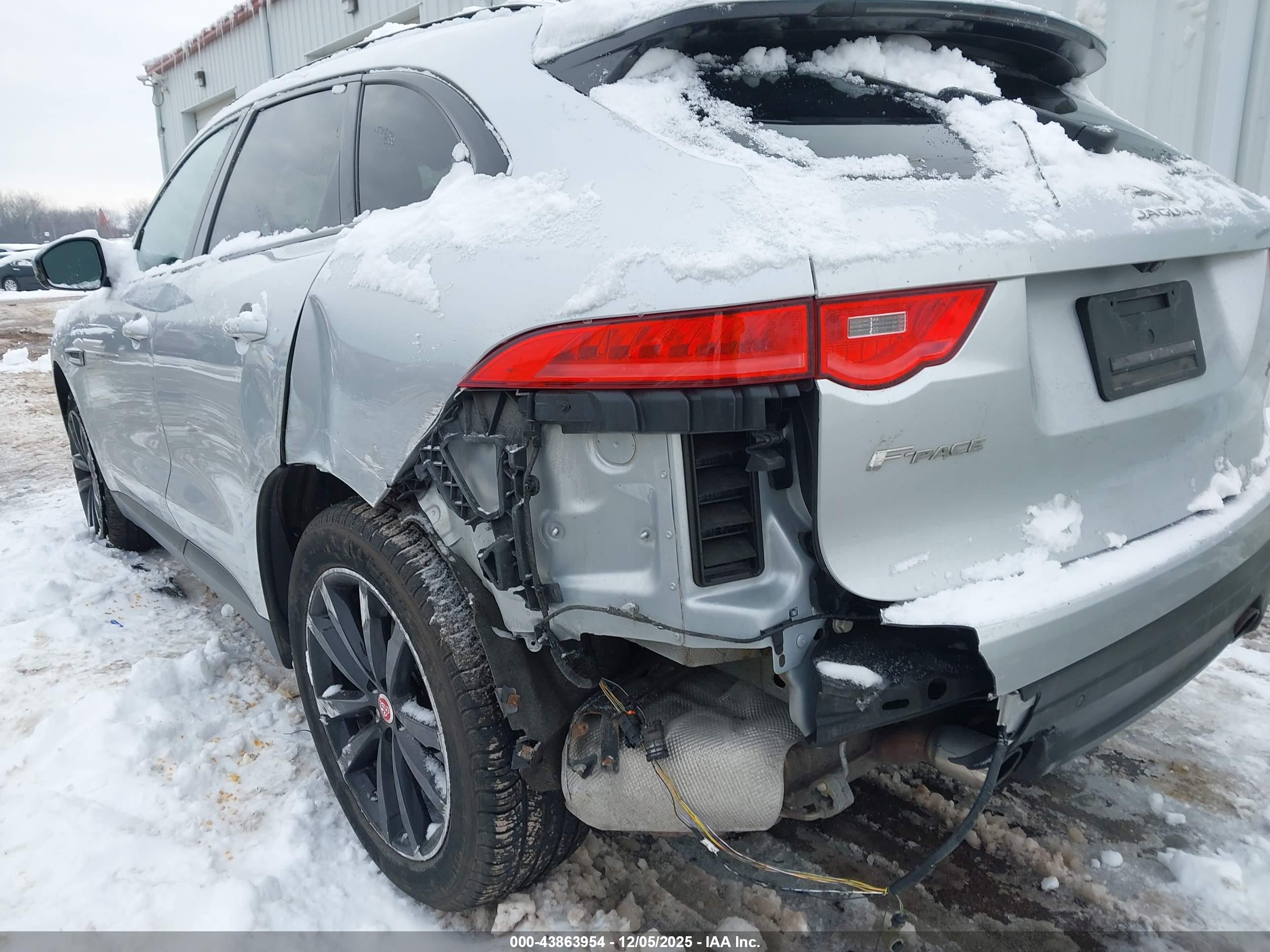 JAGUAR F-PACE image 6