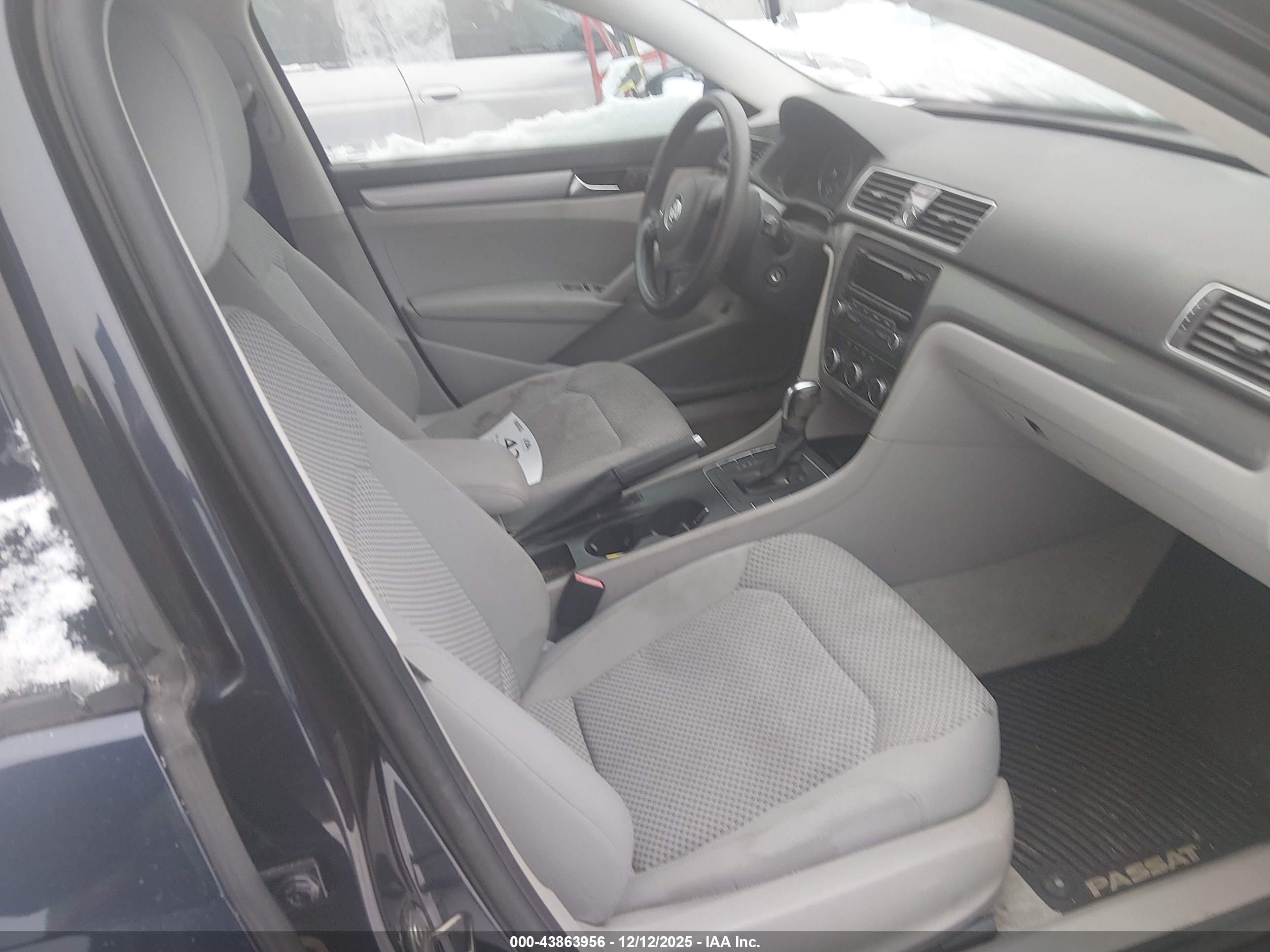 VOLKSWAGEN PASSAT image 5