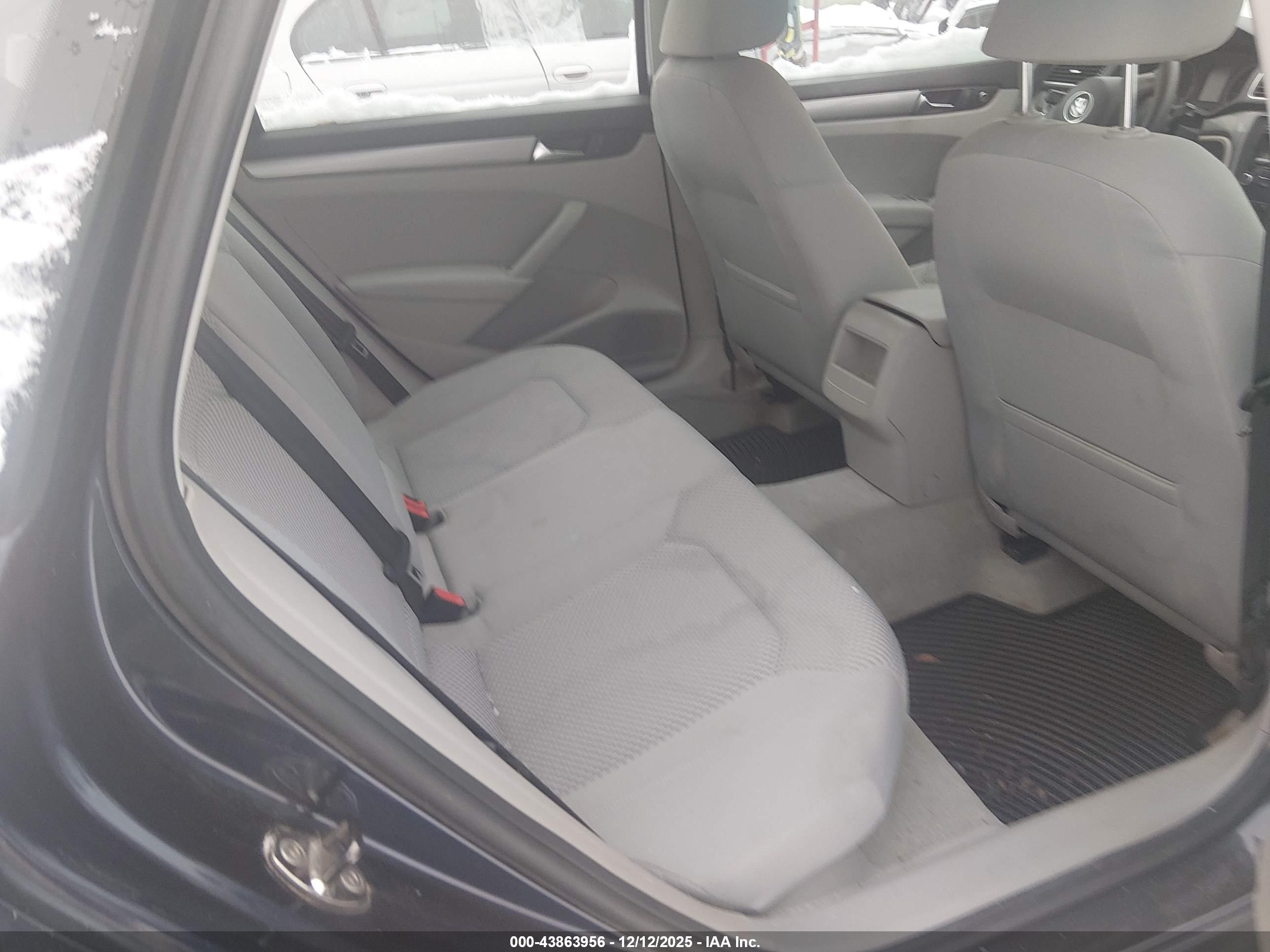 VOLKSWAGEN PASSAT image 8