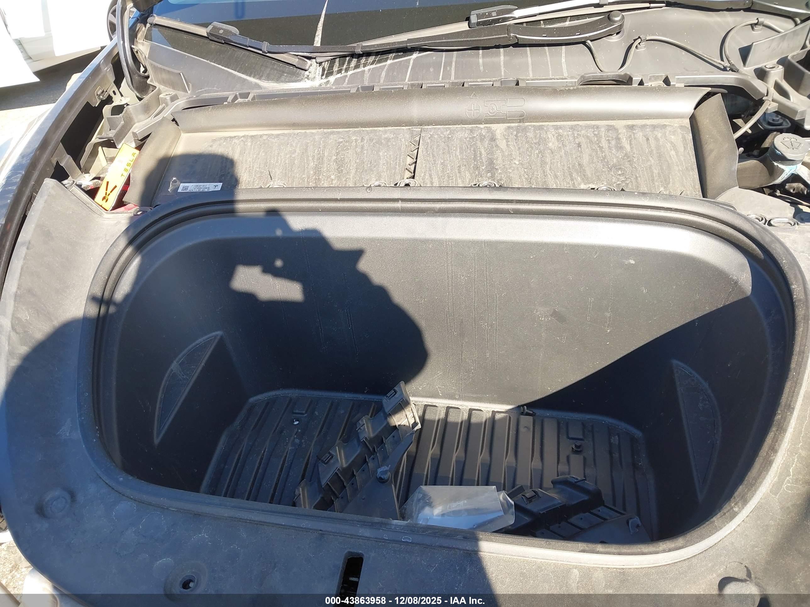 TESLA MODEL image 10