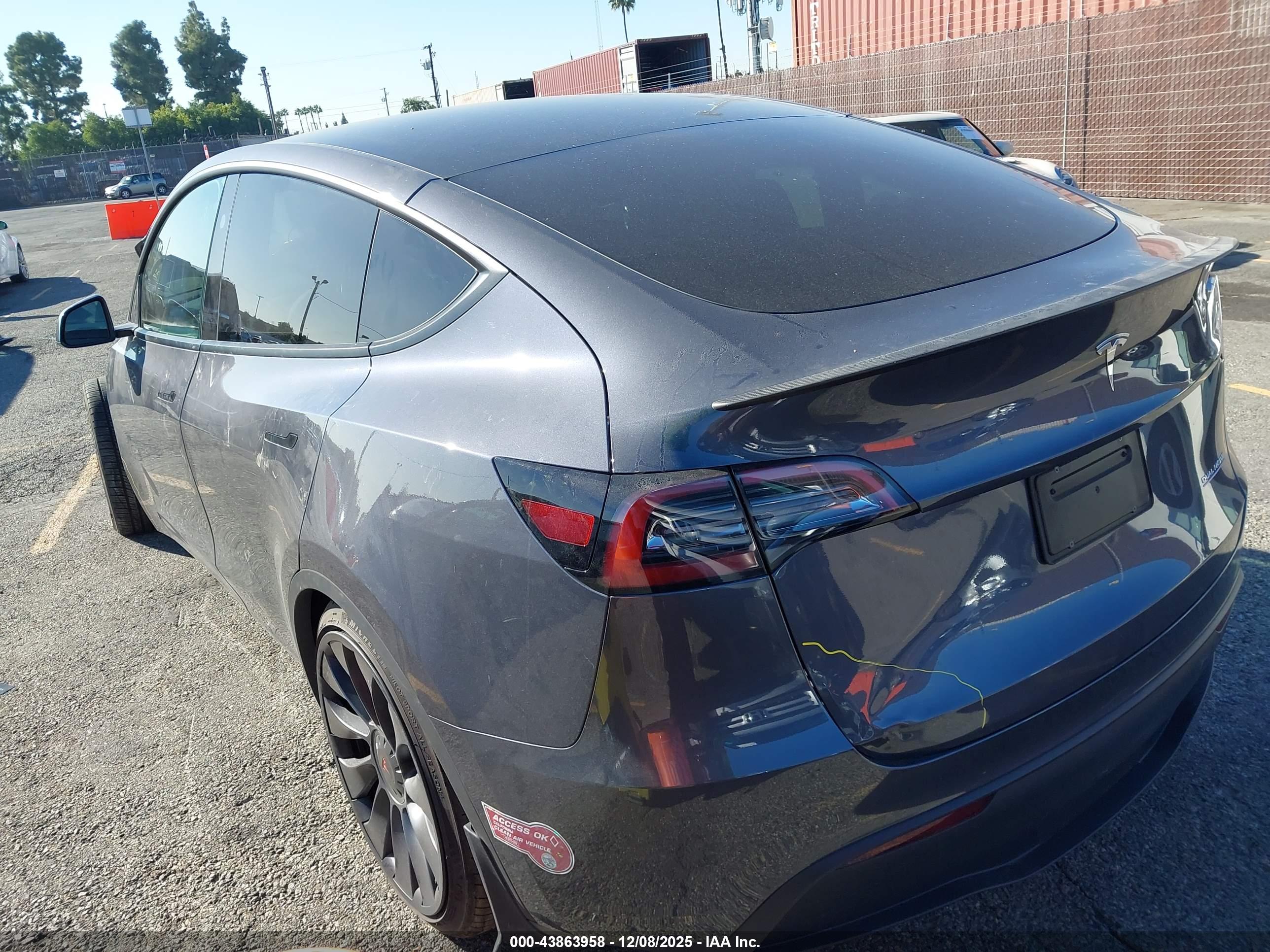 TESLA MODEL image 3
