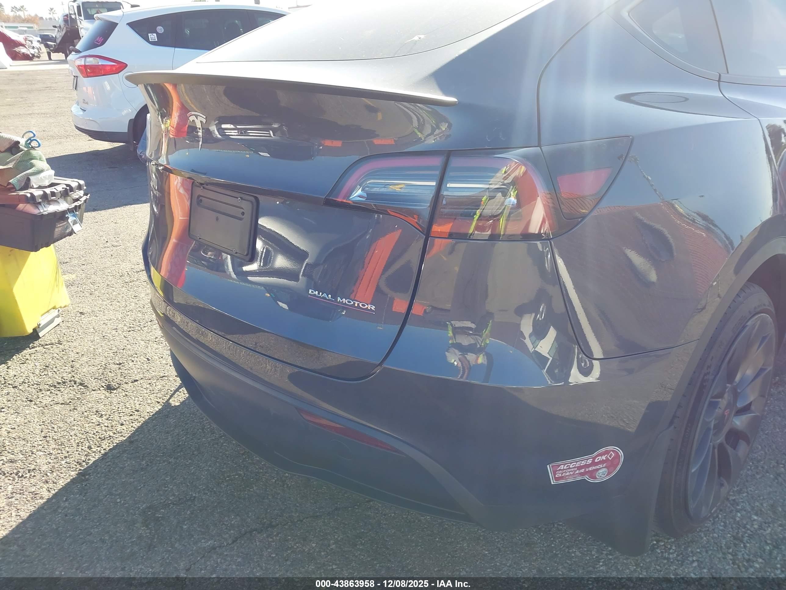 TESLA MODEL image 4