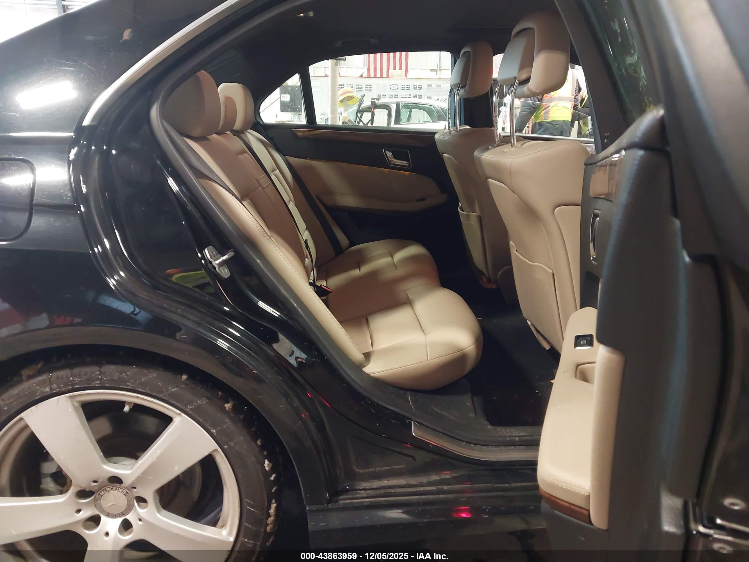 MERCEDES-BENZ E image 8