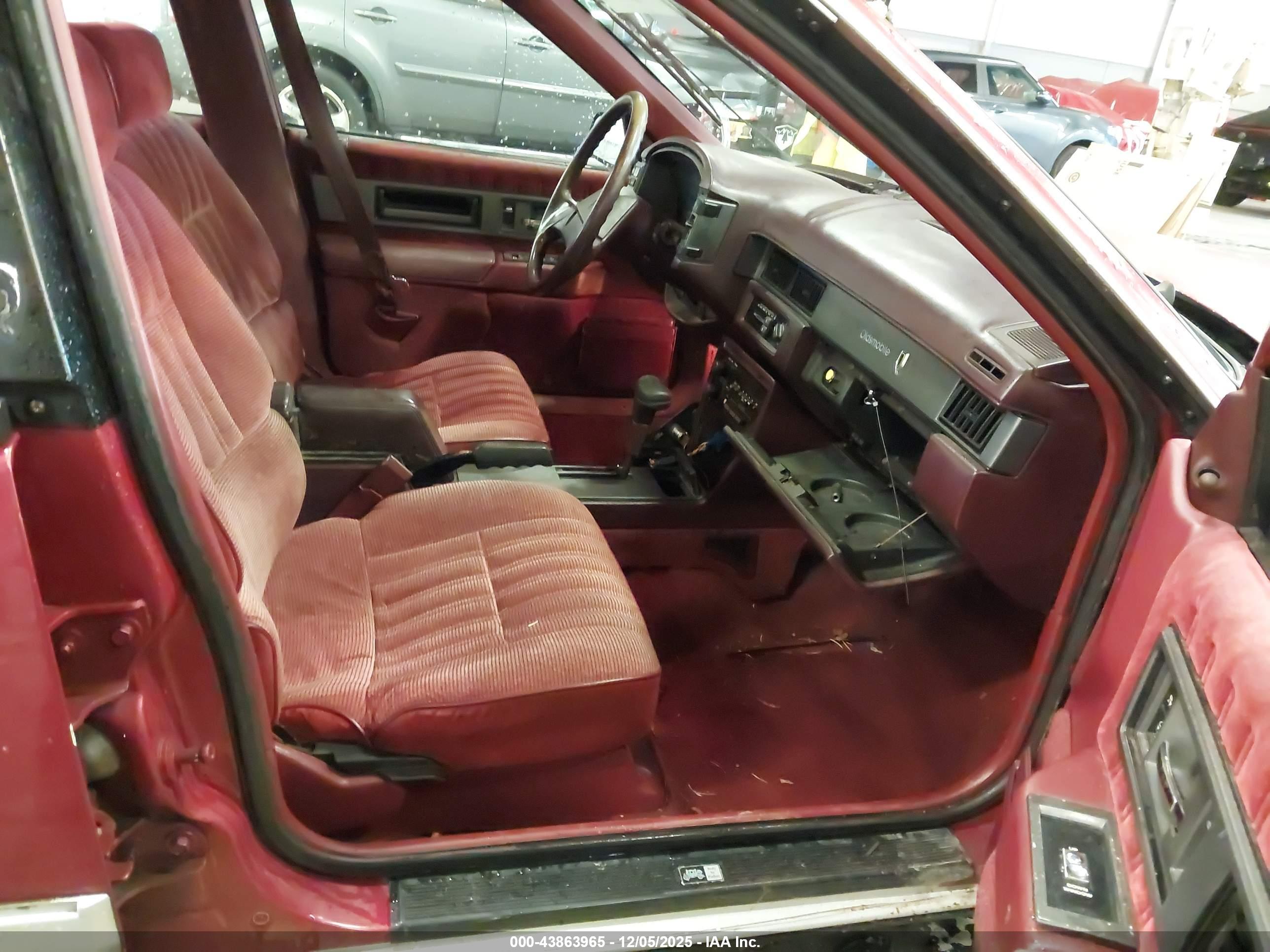 OLDSMOBILE CUTLASS image 5